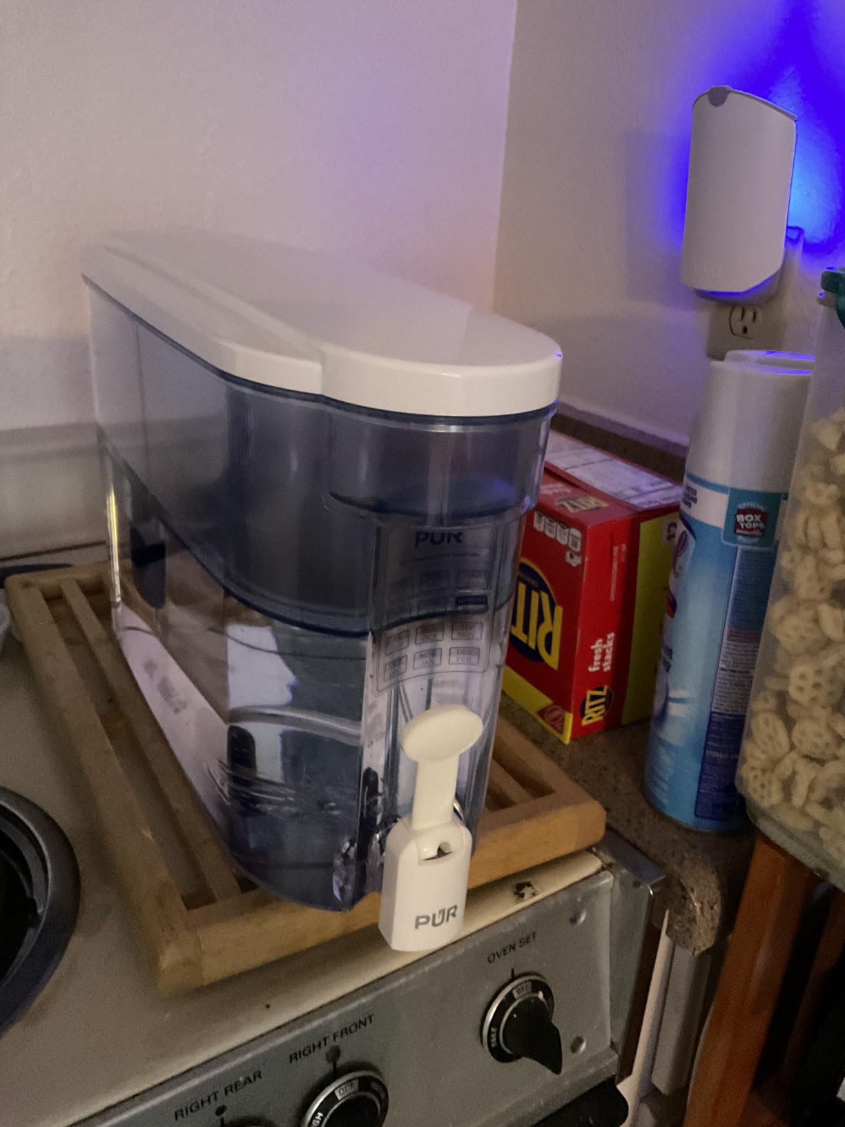 PUR 30-Cup Countertop Water Filter Dispenser, 1 Genuine PUR Filter, 2-in-1 Powerful Filtration, Lasts 2 Months or 40 Gallons, Dishwasher Safe, White/Blue (DS1800Z) customer photo 1