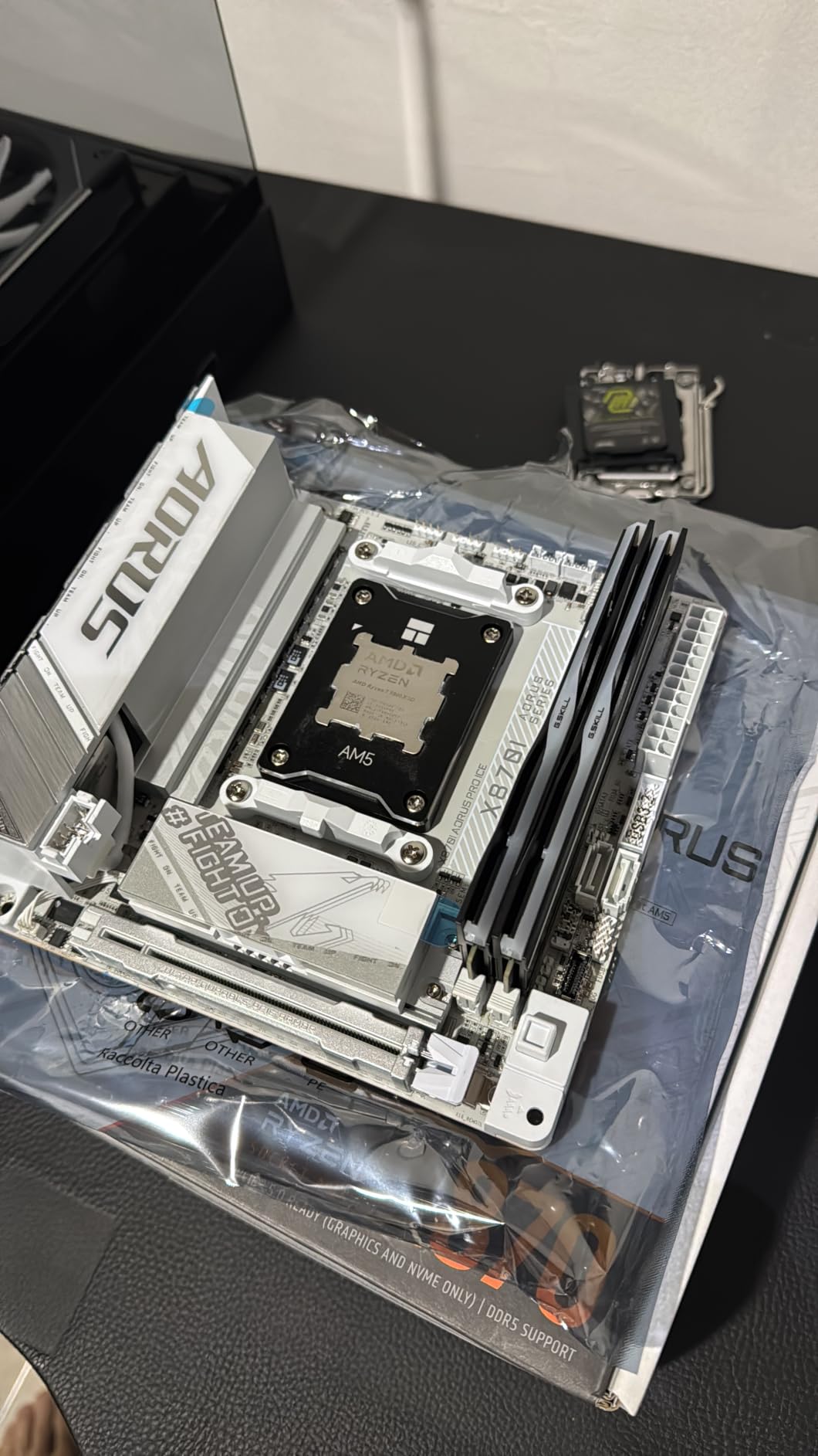 GIGABYTE X870I AORUS PRO ICE AMD AM5 Mini-ITX Motherboard, DDR5, 2X M.2, PCIe 5.0, USB-C, WIFI7, 2.5GbE LAN, EZ-Latch, 5-Year Warranty customer photo 1