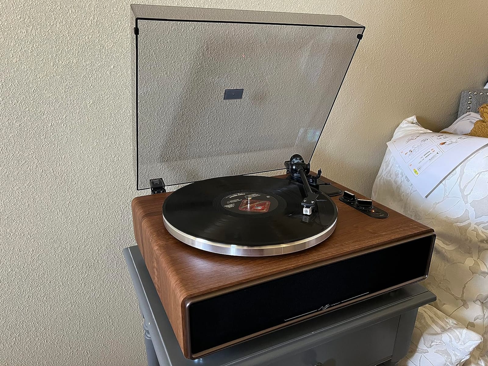 1 BY ONE High Fidelity Belt Drive Turntable with Built-in Speakers | Vinyl Record Player with Magnetic Cartridge, Wireless Playback and Aux-in Functionality, Auto Off customer photo 2