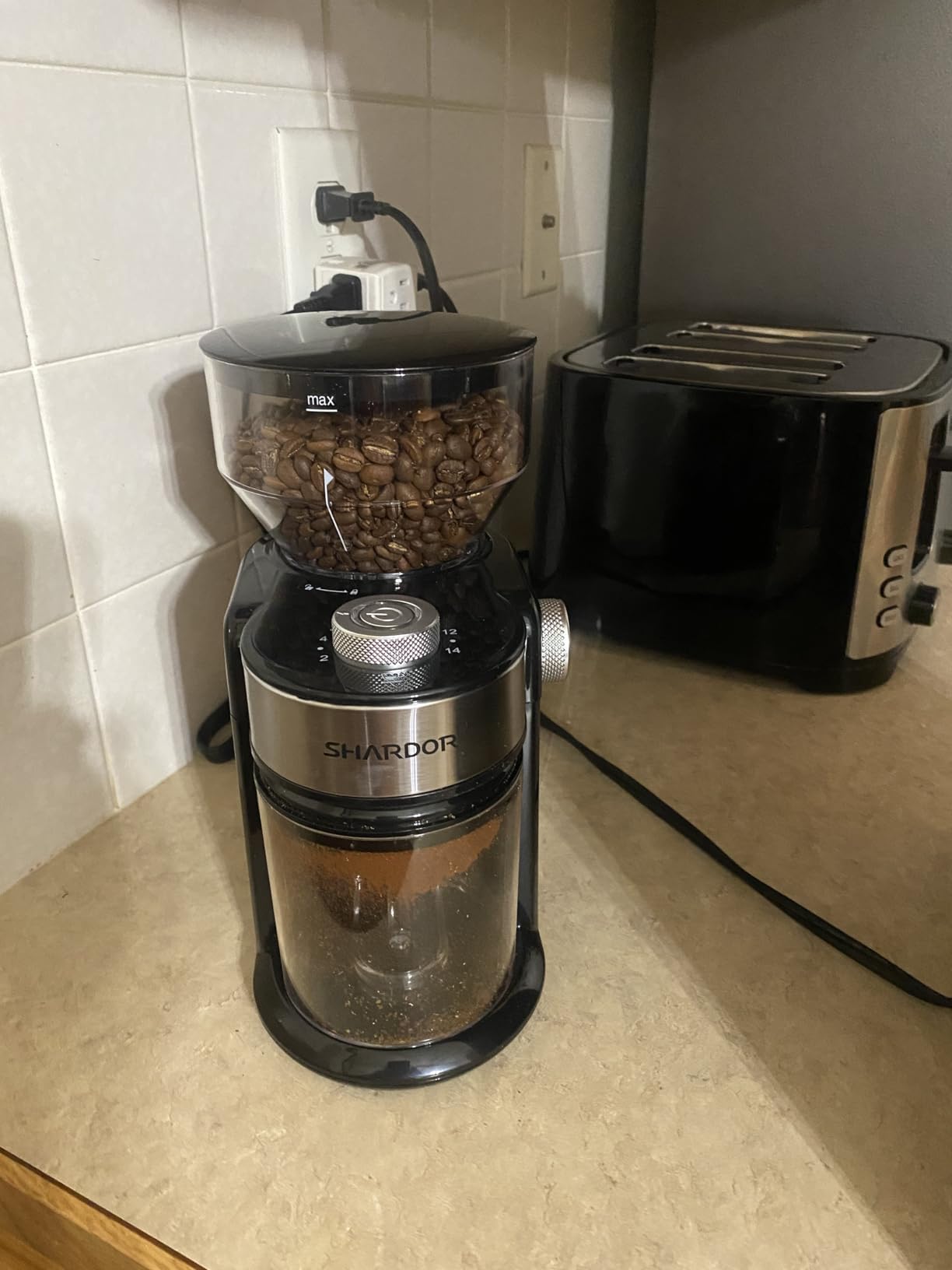SHARDOR Electric Burr Coffee Grinder 2.0, Automatic Coffee Bean Grinder for Home Use, Adjustable Burr Mill with 16 Precise Settings for Espresso & French Press, Glossy Black customer photo 2