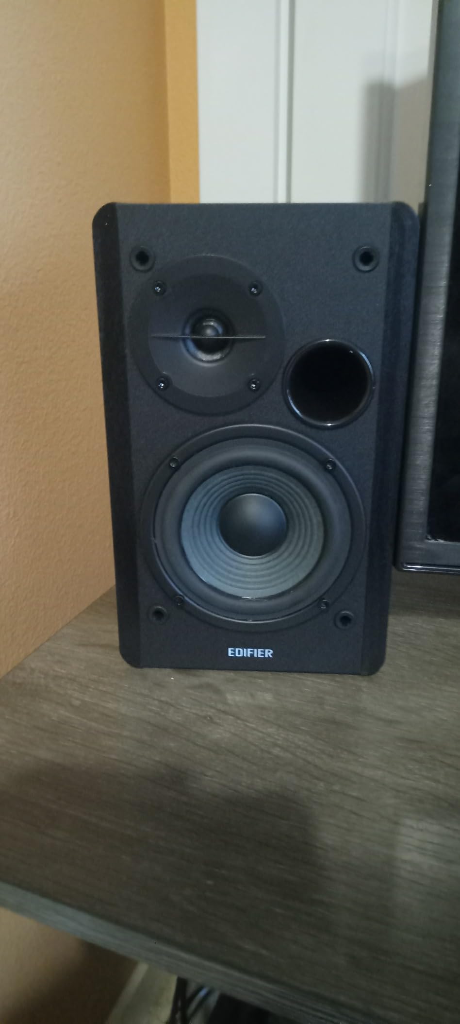 Edifier R1280DBs Active Bluetooth Bookshelf Speakers - Optical Input - 2.0 Wireless Studio Monitor Speaker - 42W RMS with Subwoofer Line Out - Black customer photo 1