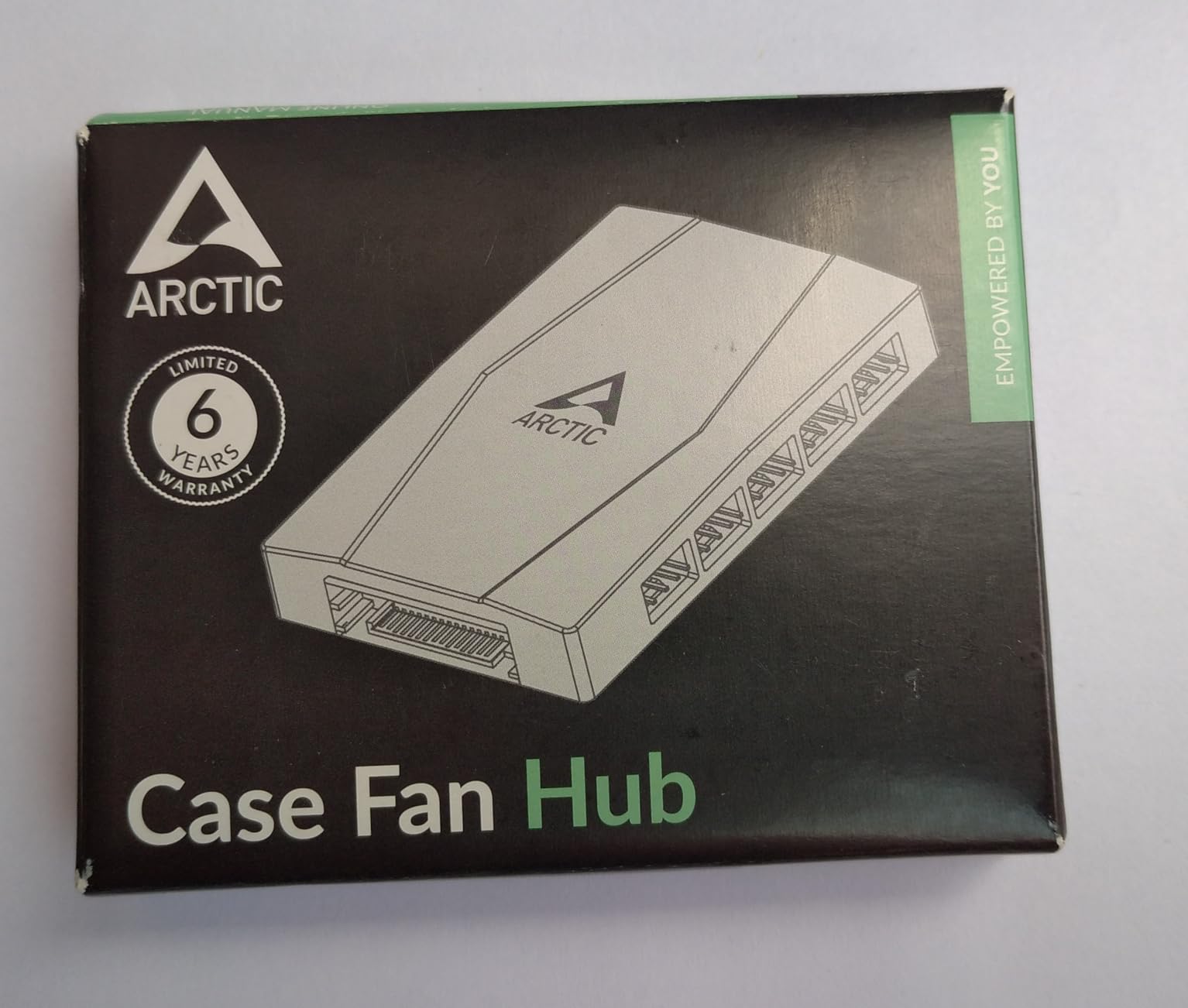 ARCTIC Case Fan Hub - 10-fold PWM Fan Distributor with SATA Power - Black customer photo 2