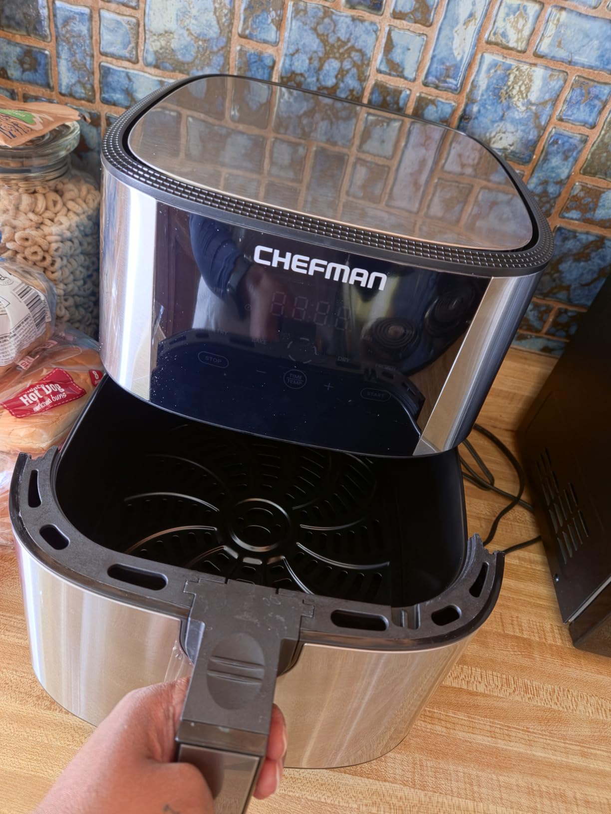 Chefman Air Fryer 8 Qt TurboFry 4-in-1 with 450F Hi-Fry Option, Bake, Dehydrate, Frozen, XL Nonstick Dishwasher-Safe Basket, Stainless Steel customer photo 1