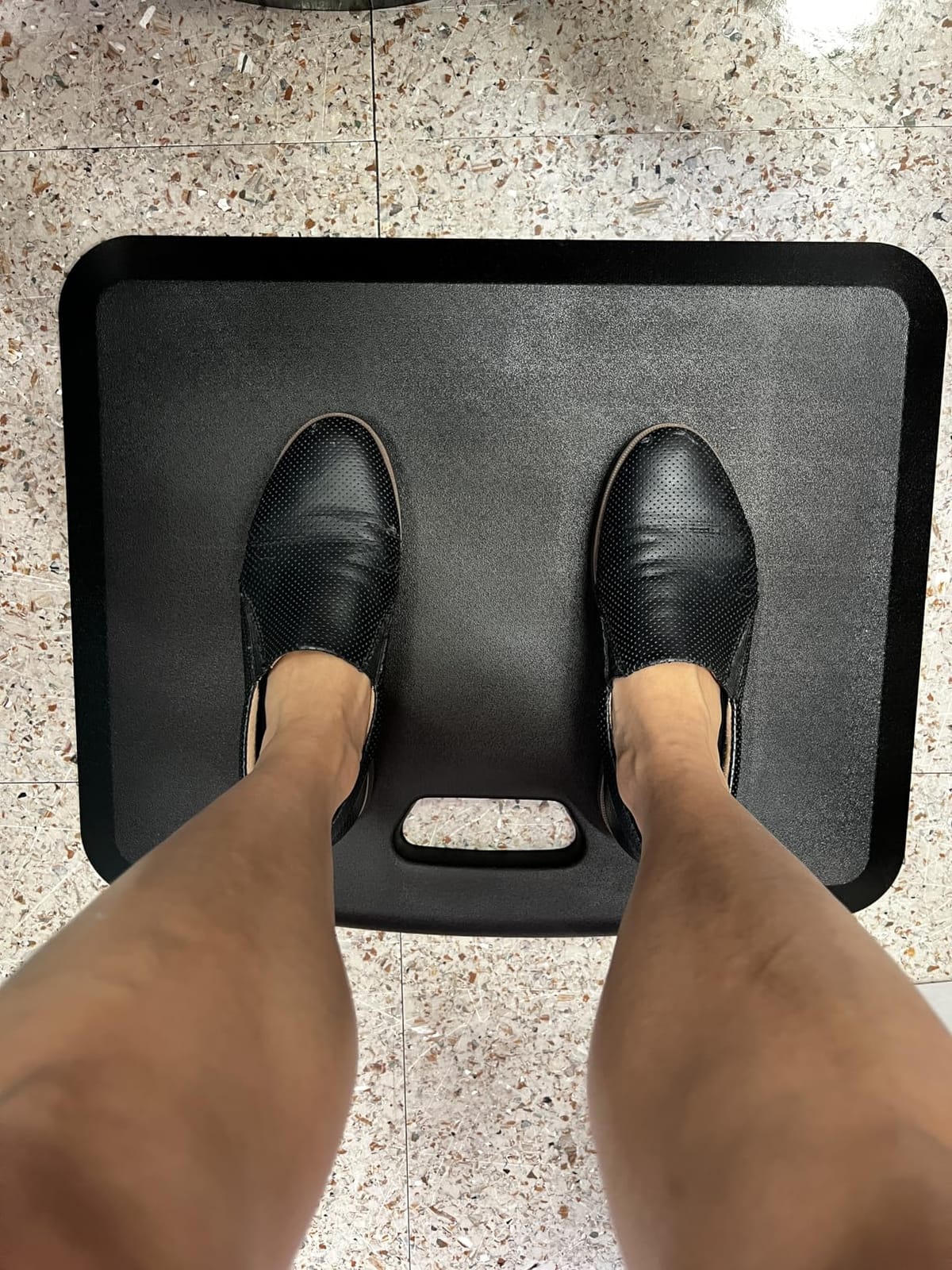 Mount-It! Standing Desk Floor Mat, 18x22, Brown | Rubberized gel foam comfort mat for standing desk, kitchen, garage & office. Anti-slip, washable surface. customer photo 2