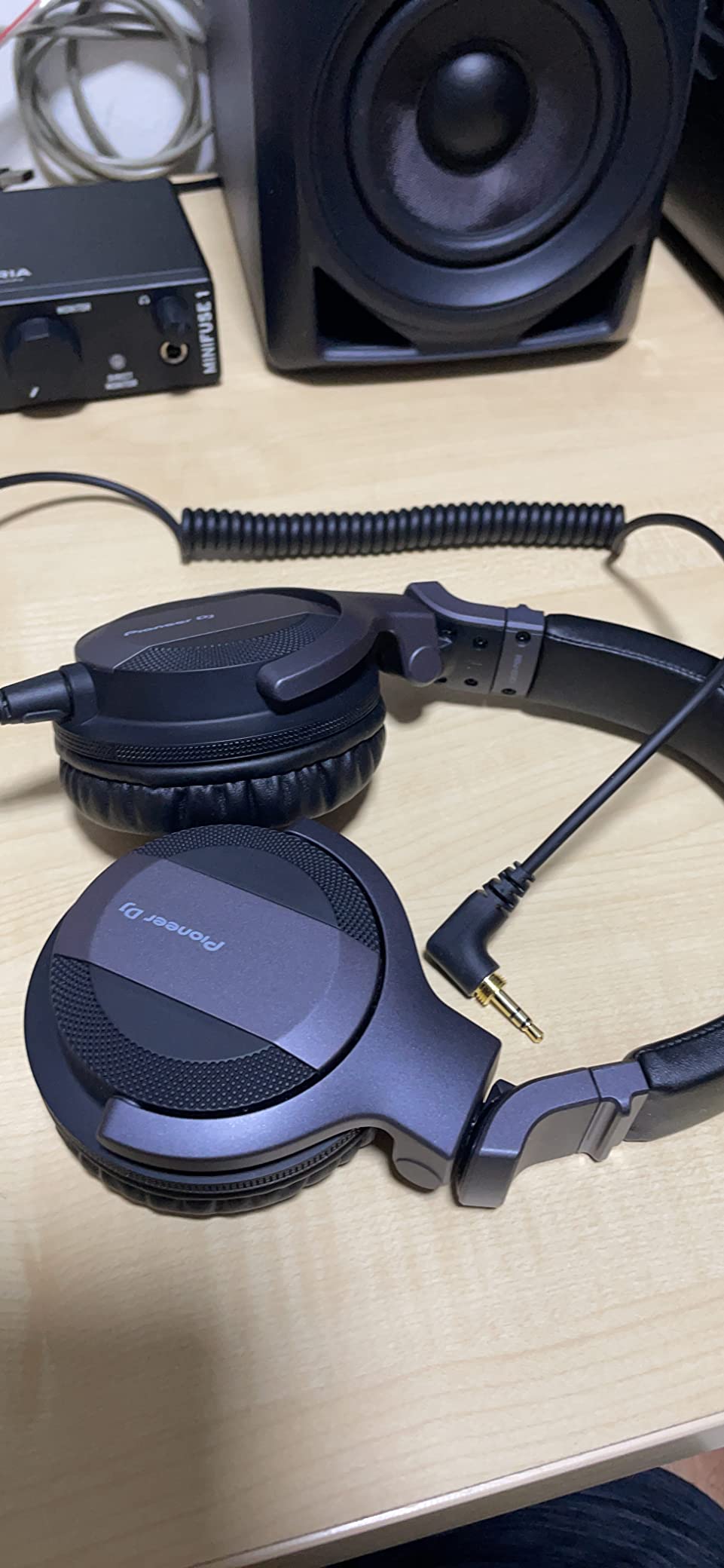 Pioneer DJ HDJ-CUE1 On-Ear Wired DJ Headphones, Foldable, Dark Silver customer photo 1