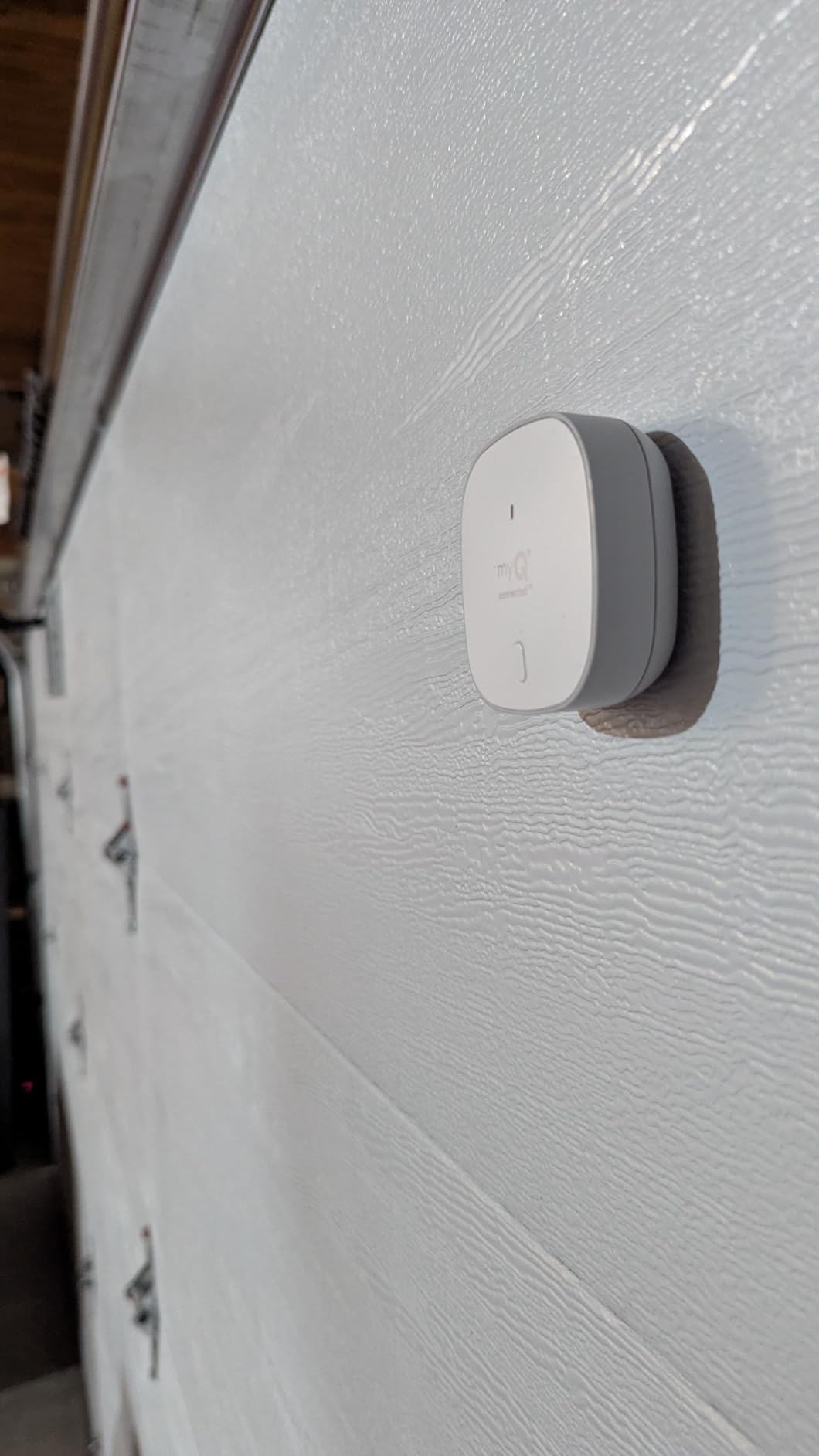 CHAMBERLAIN Smart Garage Control - Wireless Garage Hub and Sensor with Wifi & Bluetooth - Smartphone Controlled, myQ-G0401-ES, White customer photo 2