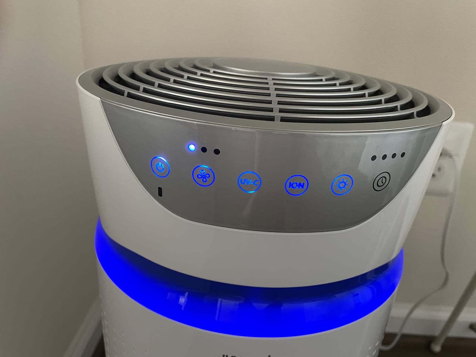 Homedics 5-in-1 UV-C Air Purifier - 360-Degree HEPA Filter for 1,593 Sq Ft | Extra Large Air Purifiers for Bedroom and Home, Essential Oil Pads, Built-In Timer, 5 Speed Settings for Large Rooms, White customer photo 2