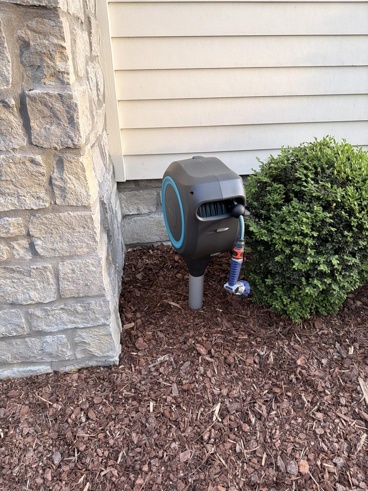 GARDENA Automatic Retractable Garden Hose Reel - 50 Feet - 360 Degree Swivel Outdoor Hose Reel with Metal Spike Base - Auto Retract - UV Resistant Housing - Easy Install No Tools Required - 18604 customer photo 2