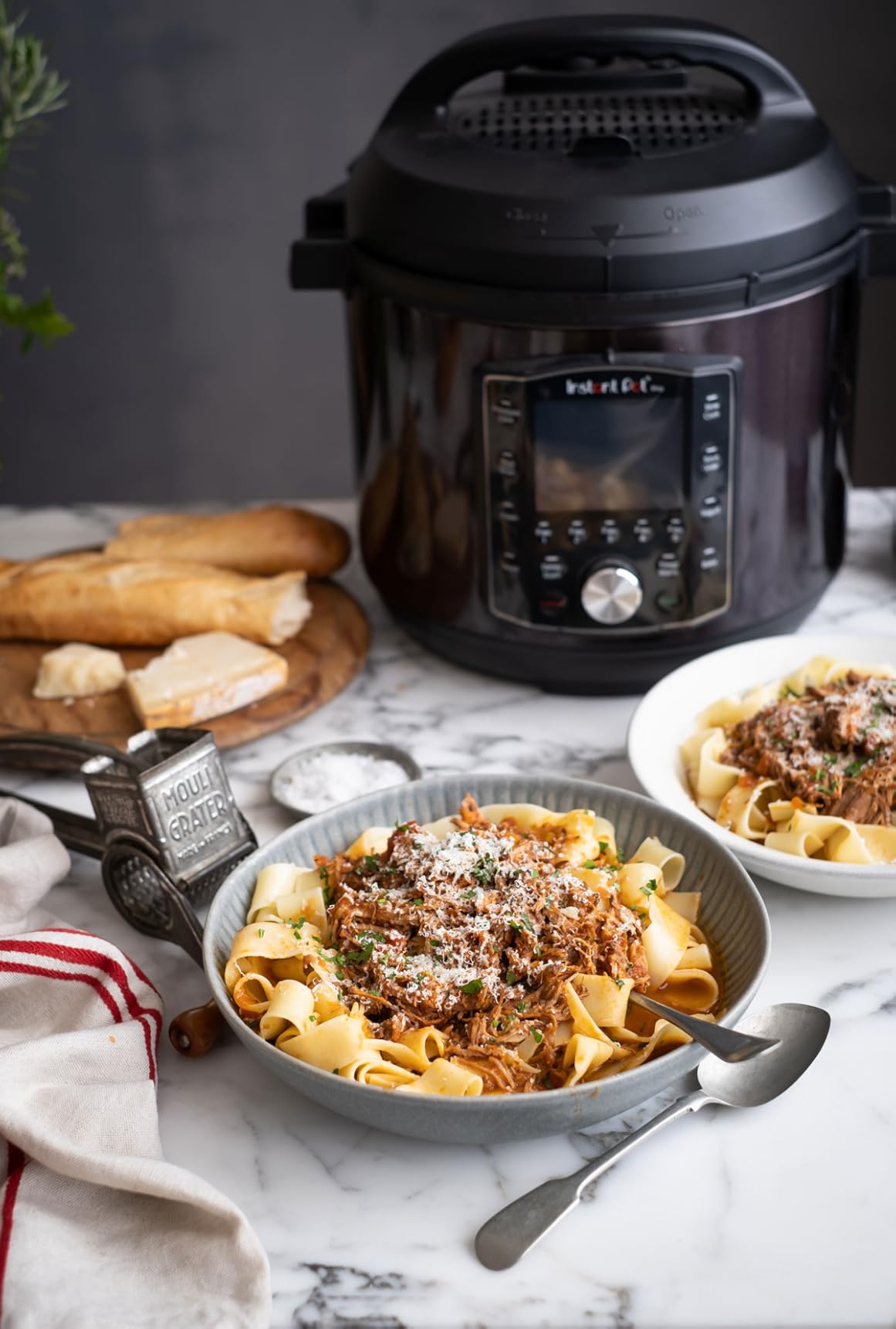 Pro (8 QT) 10-in-1 Pressure Cooker, Slow Cooker, Rice/Grain Cooker, Steamer, Saute, Sous Vide, Yogurt Maker, Sterilizer, and Warmer, Includes App with Over 800 Recipes, Black customer photo 2