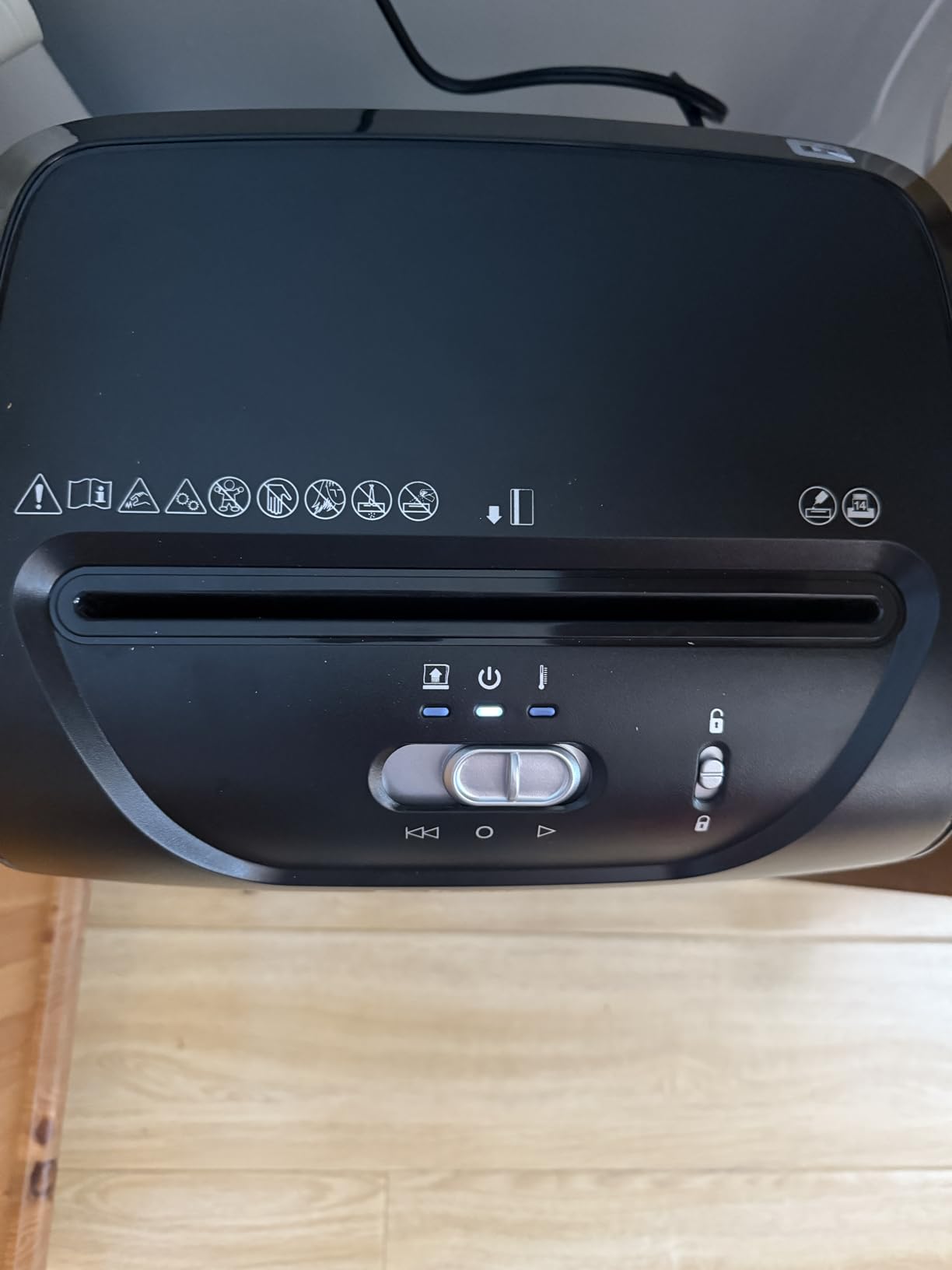 Fellowes 14C10 14-Sheet Cross-Cut Home Office Paper Shredder customer photo 1