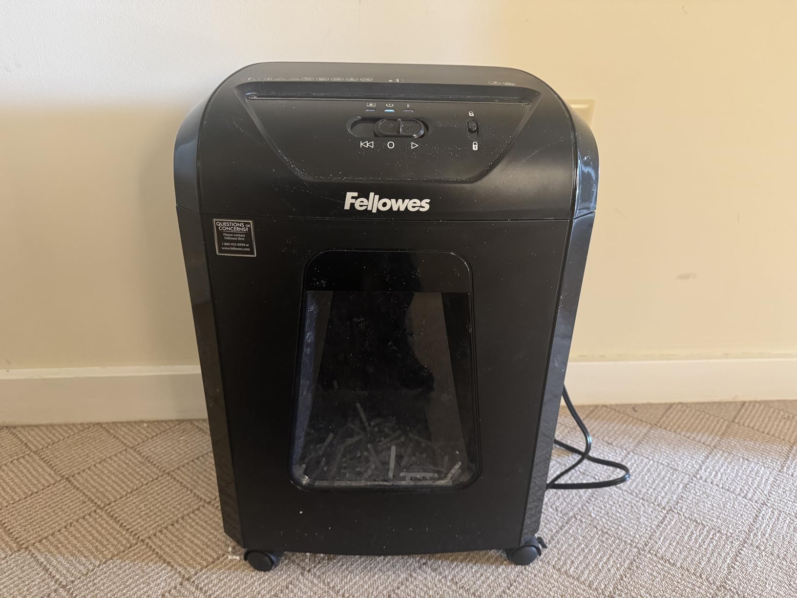 Fellowes 14C10 14-Sheet Cross-Cut Home Office Paper Shredder customer photo 2