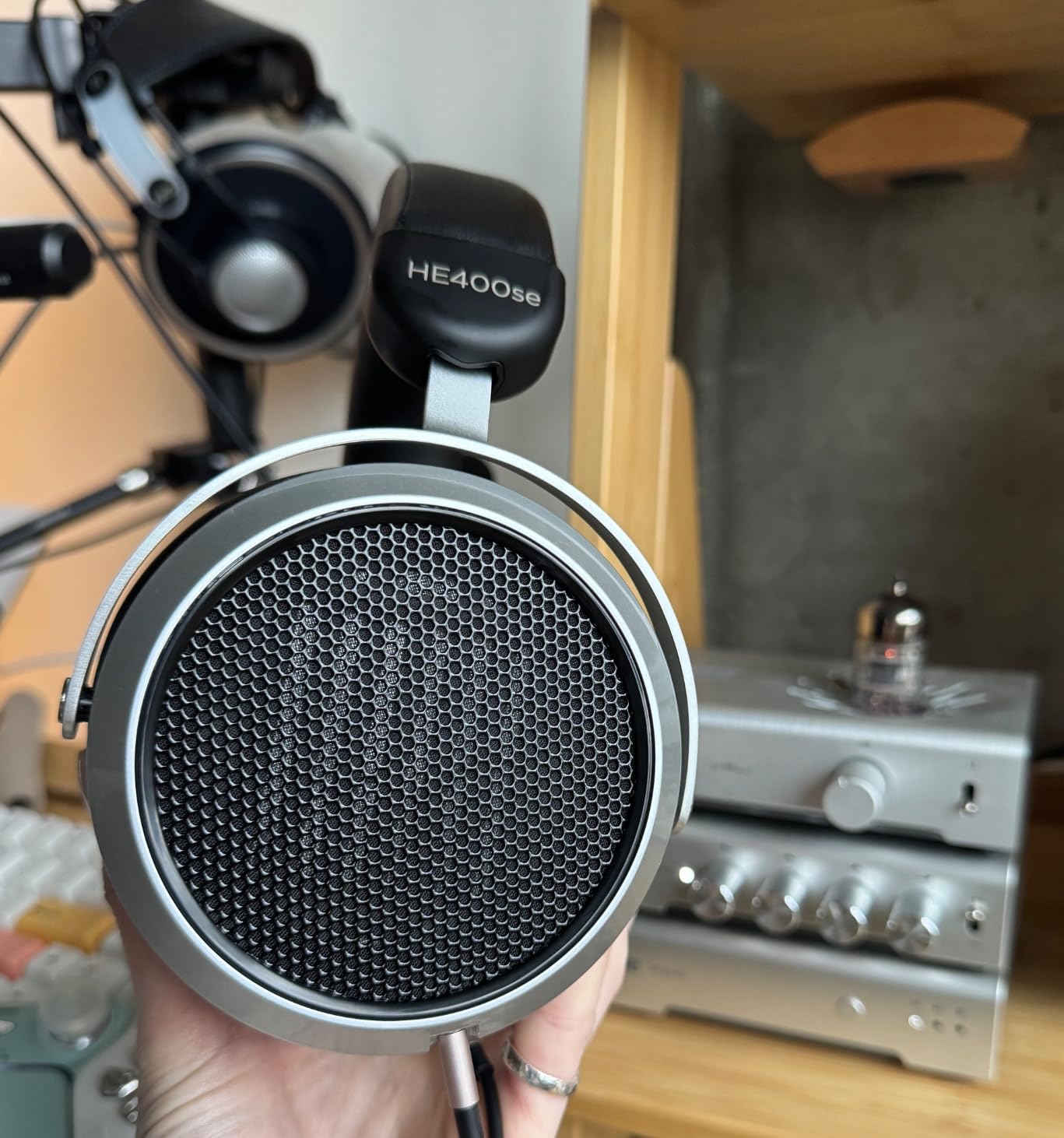 HIFIMAN HE400SE Stealth Magnets Version Over-Ear Open-Back Full-Size Planar Magnetic Wired Headphones customer photo 2