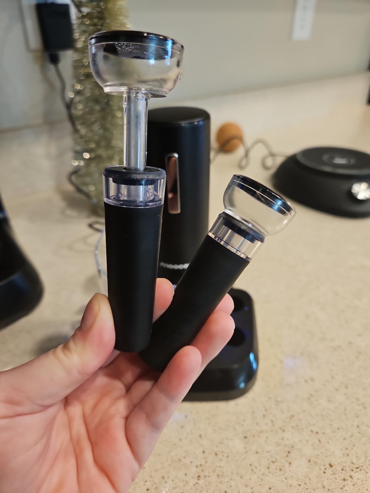 Moocoo Electric Wine Opener with Charging Base, Cordless Electric Wine Bottle Opener with 2-in-1 Aerator & Pourer, Foil Cutter, 2 Vacuum Preservation Stoppers, Display Charging Station for Easy Storage customer photo 1