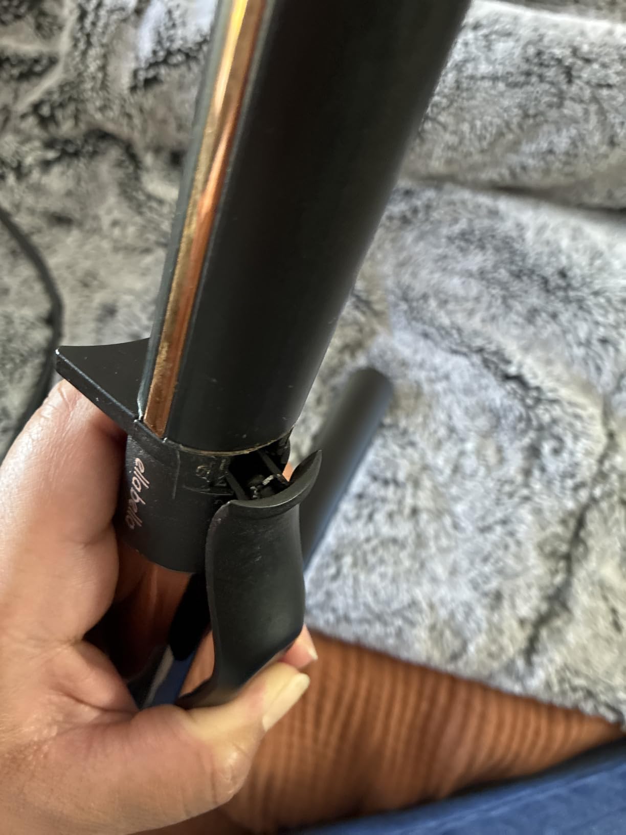 ELLA BELLA Curling Iron 1 Inch, Professional Ceramic Wand, All Hair Types | Professional Hair Curler - Transform Your Look in Seconds. Say Goodbye to Heat Damage with Ceramic Technology customer photo 2