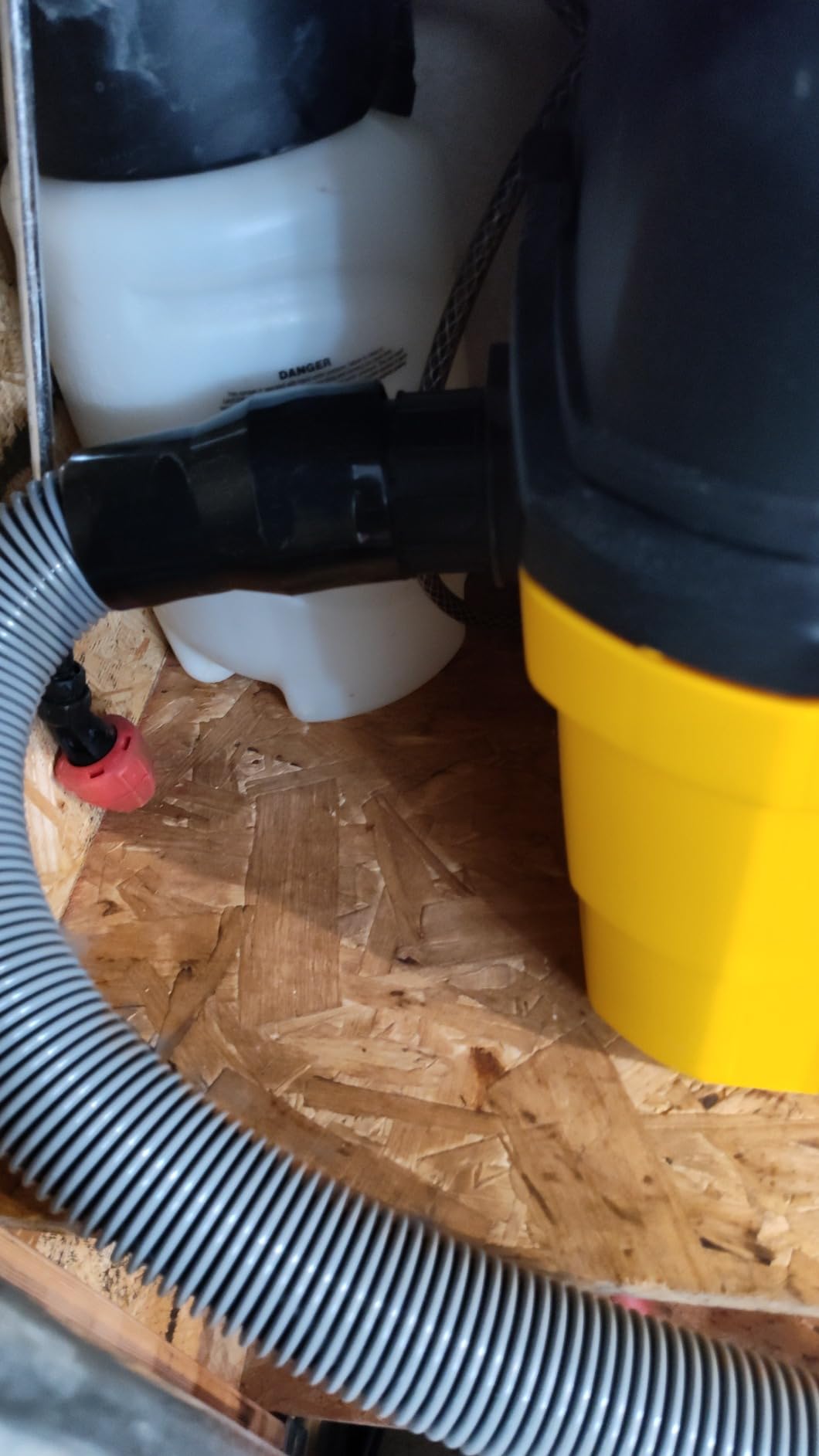 DEWALT Portable 6 Gallon 5 Horsepower Wall-Mounted Garage Wet Dry Vacuum Cleaner DXV06G customer photo 2