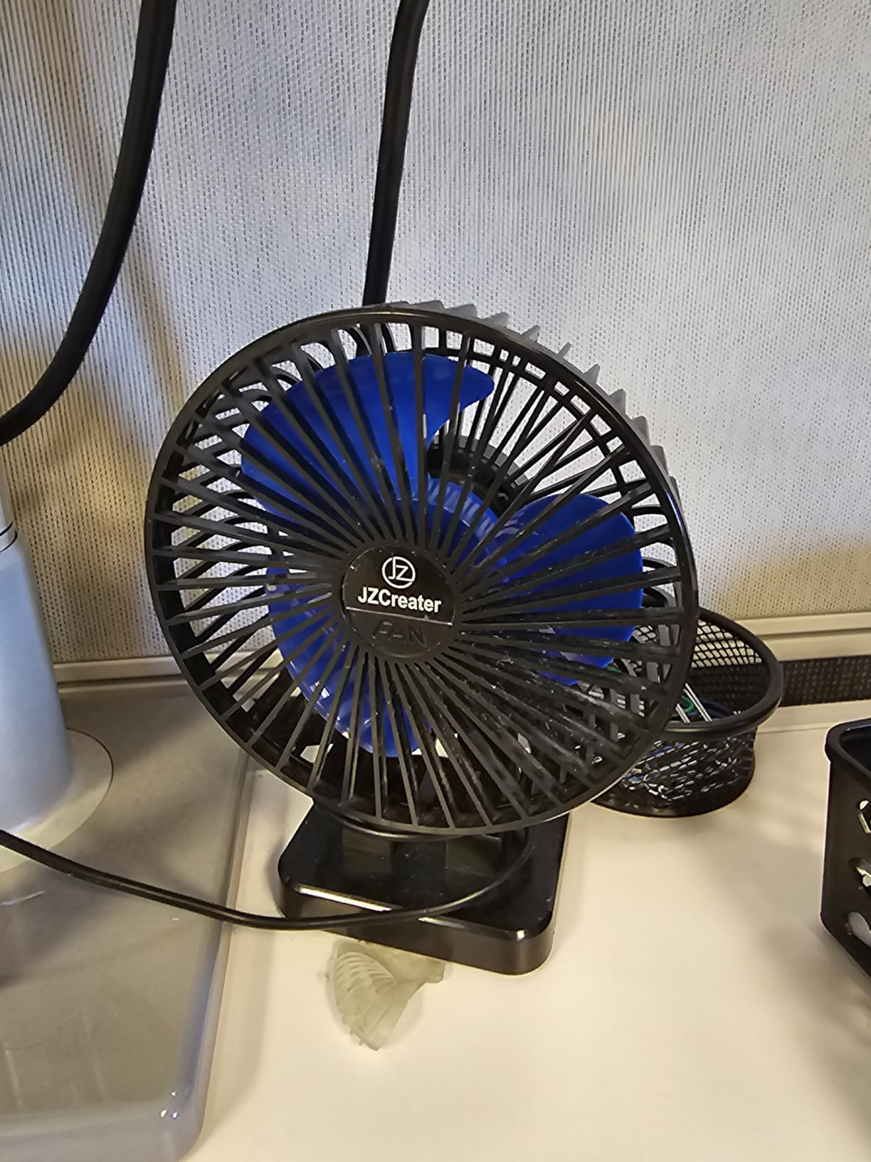 JZCreater USB Desk Fan, Mini Portable Fans, 3 Speeds Desktop Table Cooling Fan, Plug in Power, Rotation Strong Wind, Quiet Personal Small for Home Office Travel Bedroom, Black Blue customer photo 1