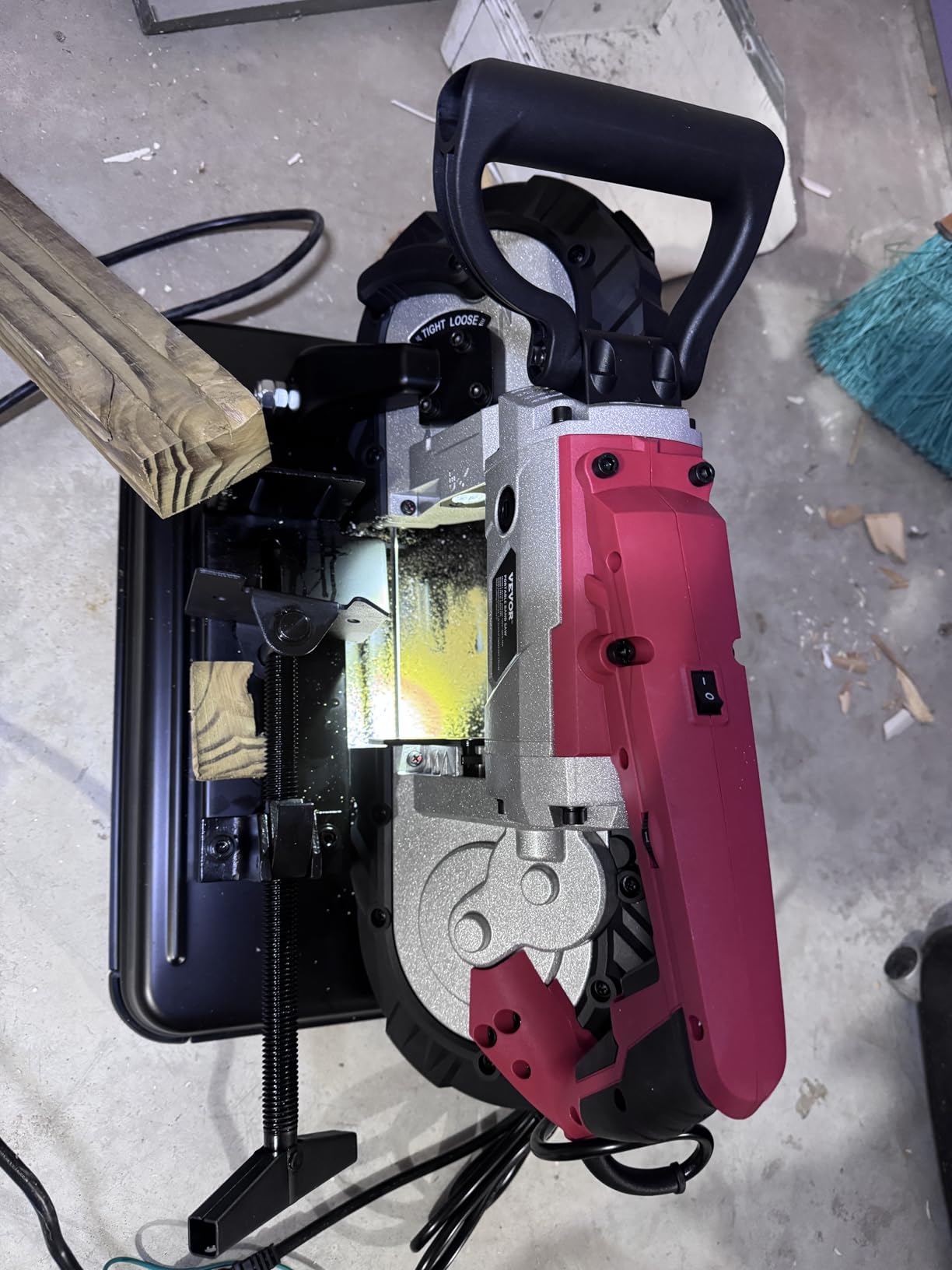 VEVOR Portable Band Saw, 110V Removable Alloy Steel Base 5 Inch Cutting Capacity Handheld Variable Speed Portable Bandsaw, 10Amp Motor Deep Cut Band Saw for Metal Wood, 0-45 Degrees Adjustable customer photo 2