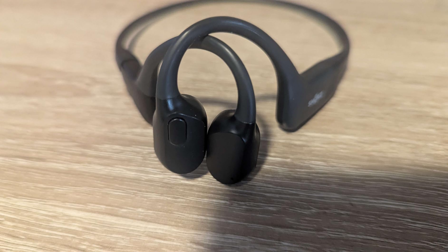 SHOKZ OpenRun Bone Conduction Open-Ear Bluetooth Sport Headphones, Running Workout, Sweat Headband, IP67 Sweat Resistant, 8H Playtime, Mic, Black customer photo 2