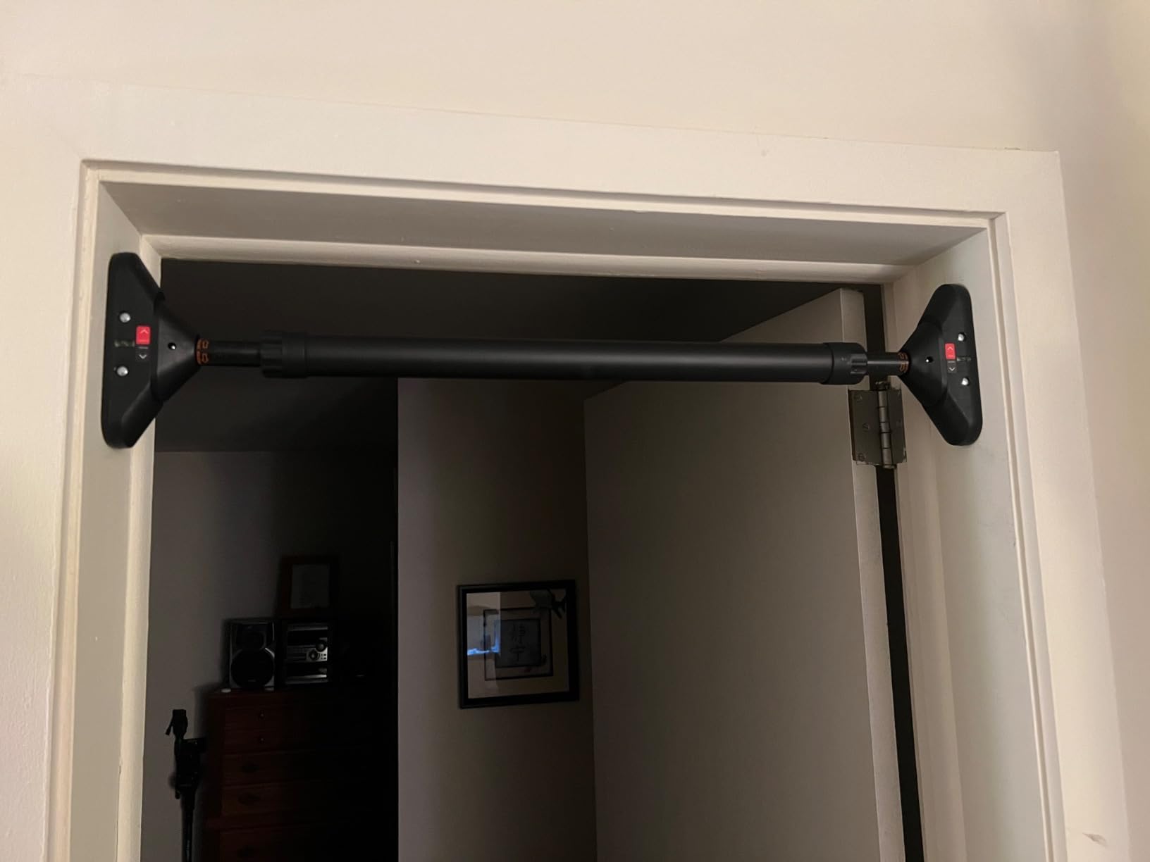 Sportneer Pull Up Bar for Doorway, No-Drill, 29.5-37 in, 440 lb | No-Drill, Adjustable 29.5-37 in, 440 lb, Doorway Fit, Secure Lock, Home Gym, Strength Training customer photo 1
