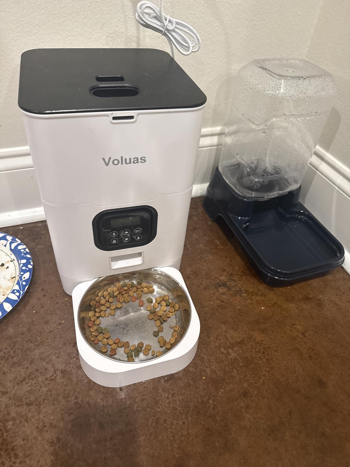 VOLUAS Automatic Cat Feeder, 4L Timed Dry Food Dispenser for Cats & Dogs | Programmable Portion Control, Up to 4 Meals Daily, Dual Power Supply, Power-Off Memory, 10-Second Voice Recorder customer photo 2