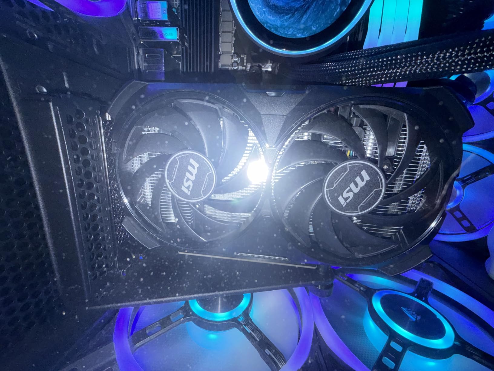 NZXT Vertical GPU Mounting Kit - AB-RH175-B1-175 mm PCIe 4.0x16 Riser Cable - GPU Holder - Sturdy Steel Bracket - Black customer photo 1