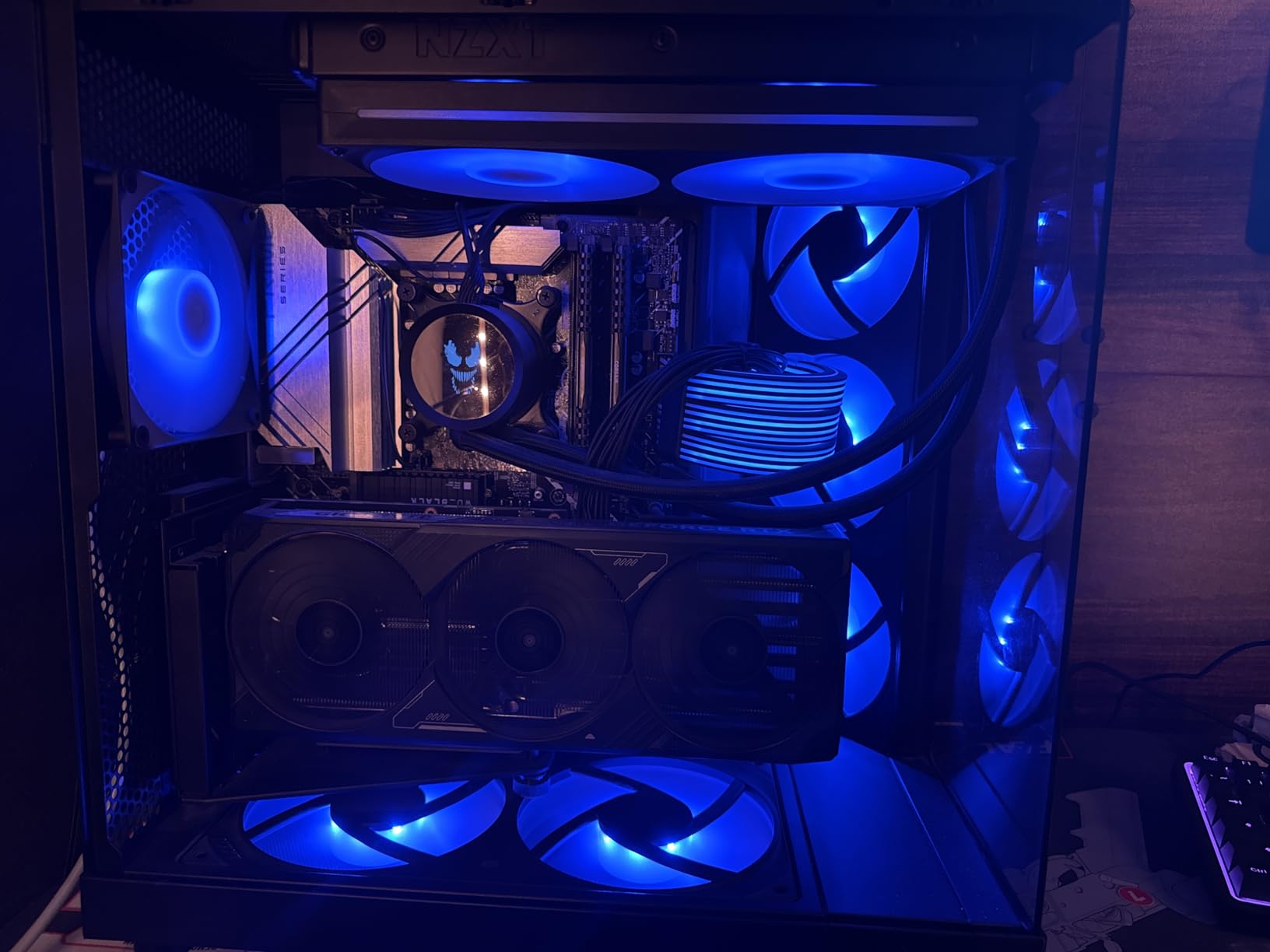 NZXT RGB & Fan Controller - AC-CRFR0-B1-6 RGB Lighting Channels - 3 Fan Channels - RGB Lighting Customization - Black customer photo 2
