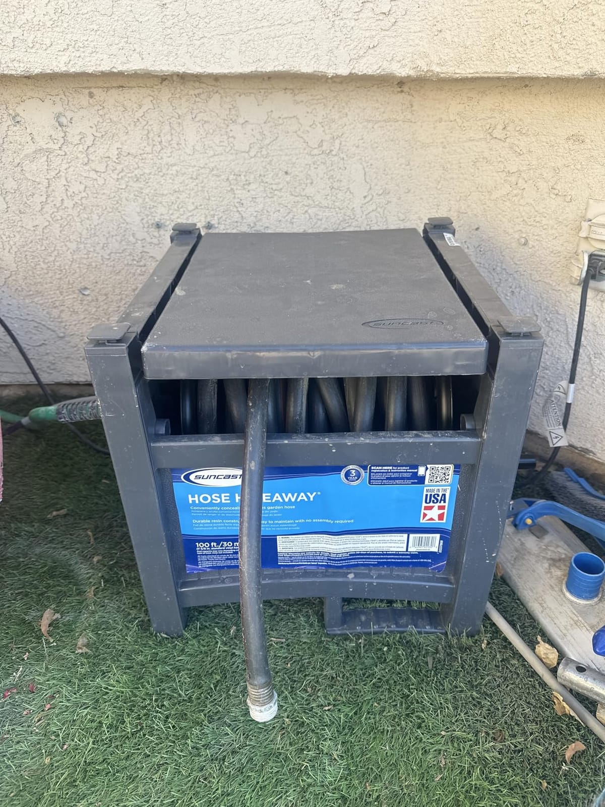 Suncast 100 ft Garden Hose Reel Hideaway, Cyberspace Grey Resin Outdoor Hose Storage customer photo 1
