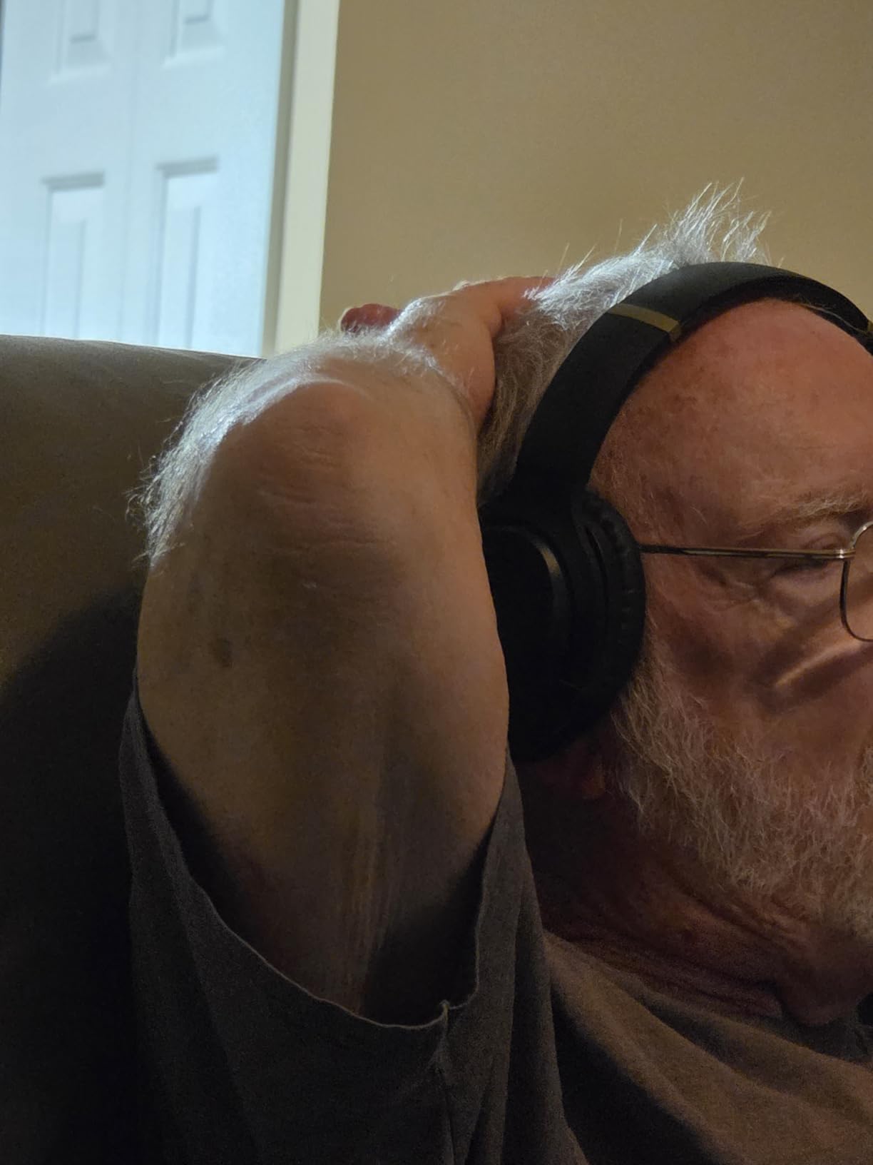 Avantree Duet - Dual Wireless Headphones for TV Watching, Clear Voice & Loud Volume for Seniors and the Hard of Hearing, Easy Plug & Play Setup, with 2.4GHz RF Transmitter & Charging Dock customer photo 1