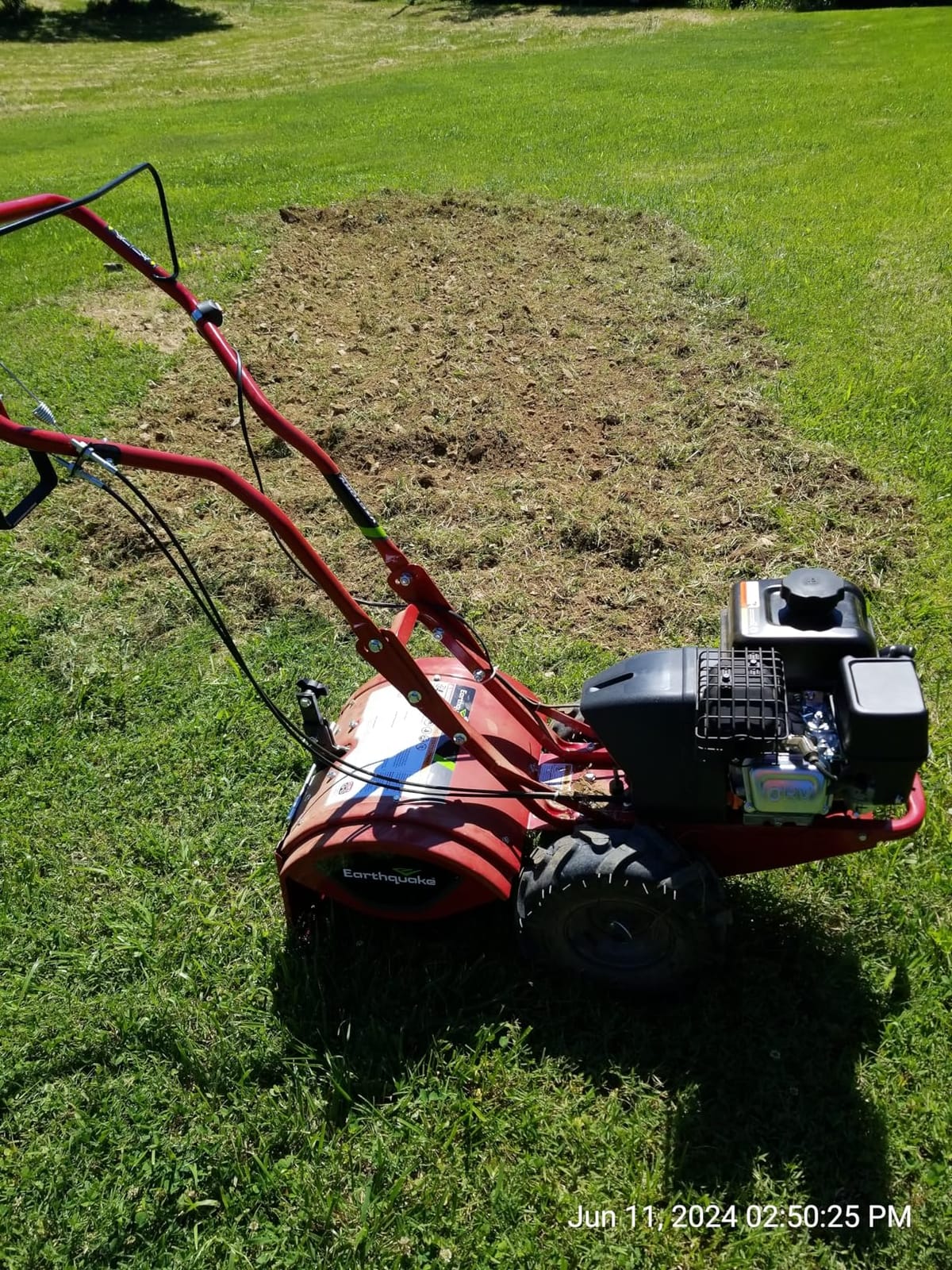 EARTHQUAKE Victory Rear Tine Tiller, 209cc 4-Cycle Viper Engine, Counter-Rotating Tines, Instant Reverse customer photo 2