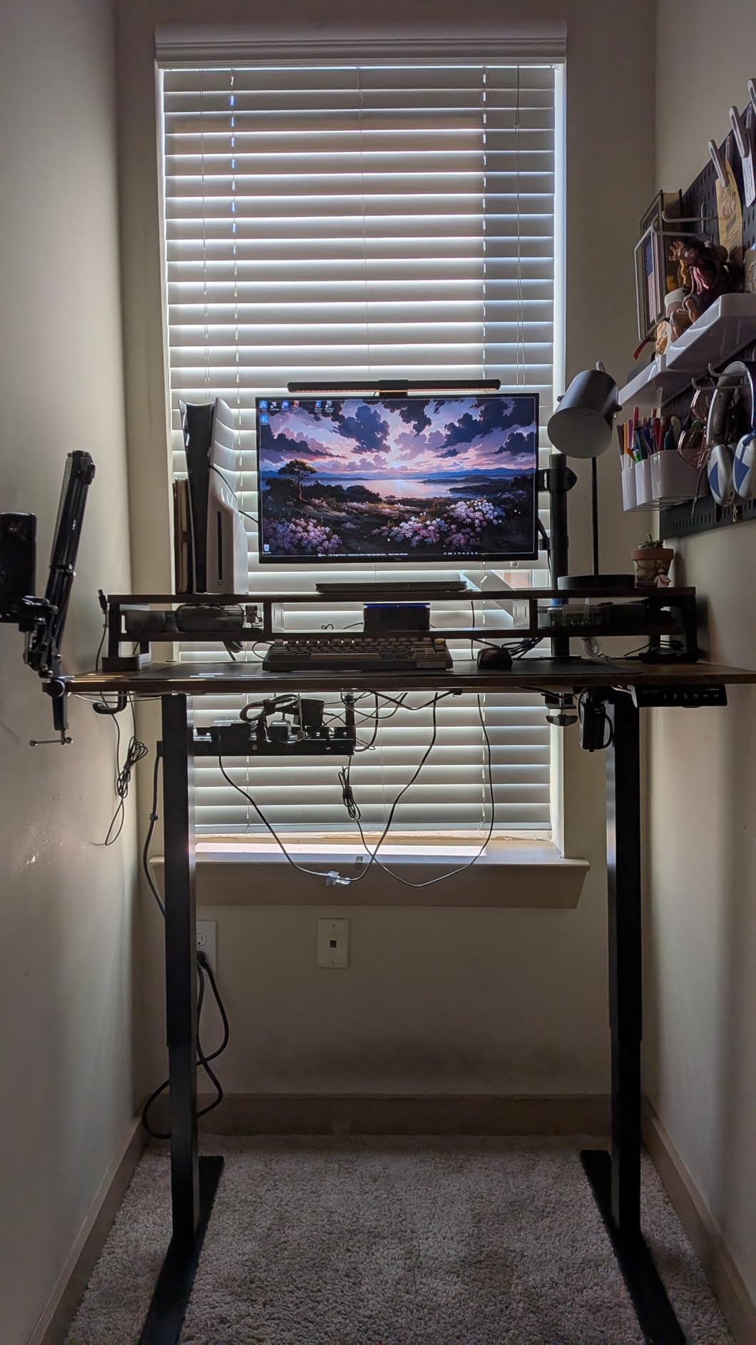 ErGear Height Adjustable Electric Standing Desk, 48 x 24 Inches Sit Stand up Desk, Memory Computer Home Office Desk, Black customer photo 2