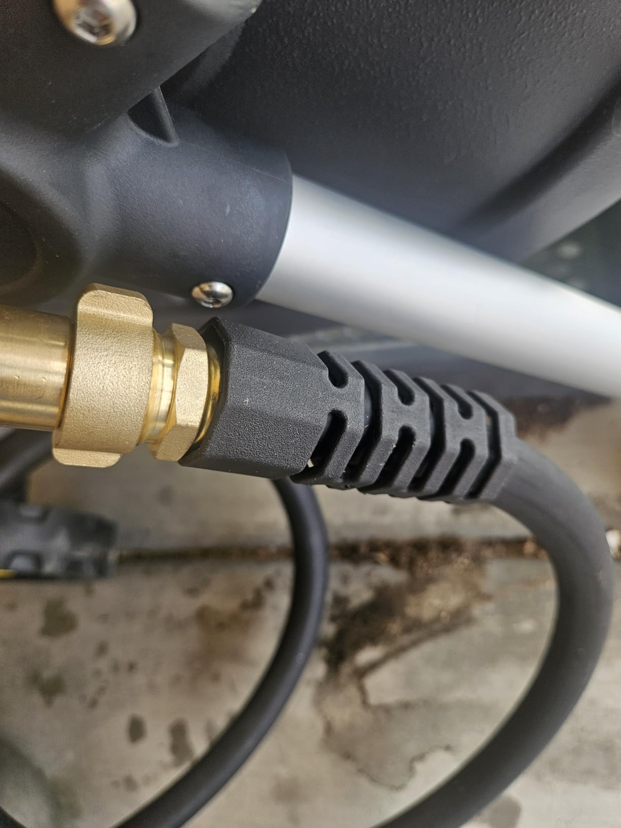 Gorilla GRS-200H Aluminum Garden Hose Reel, 200 Ft, No-Leak Brass Fittings customer photo 2