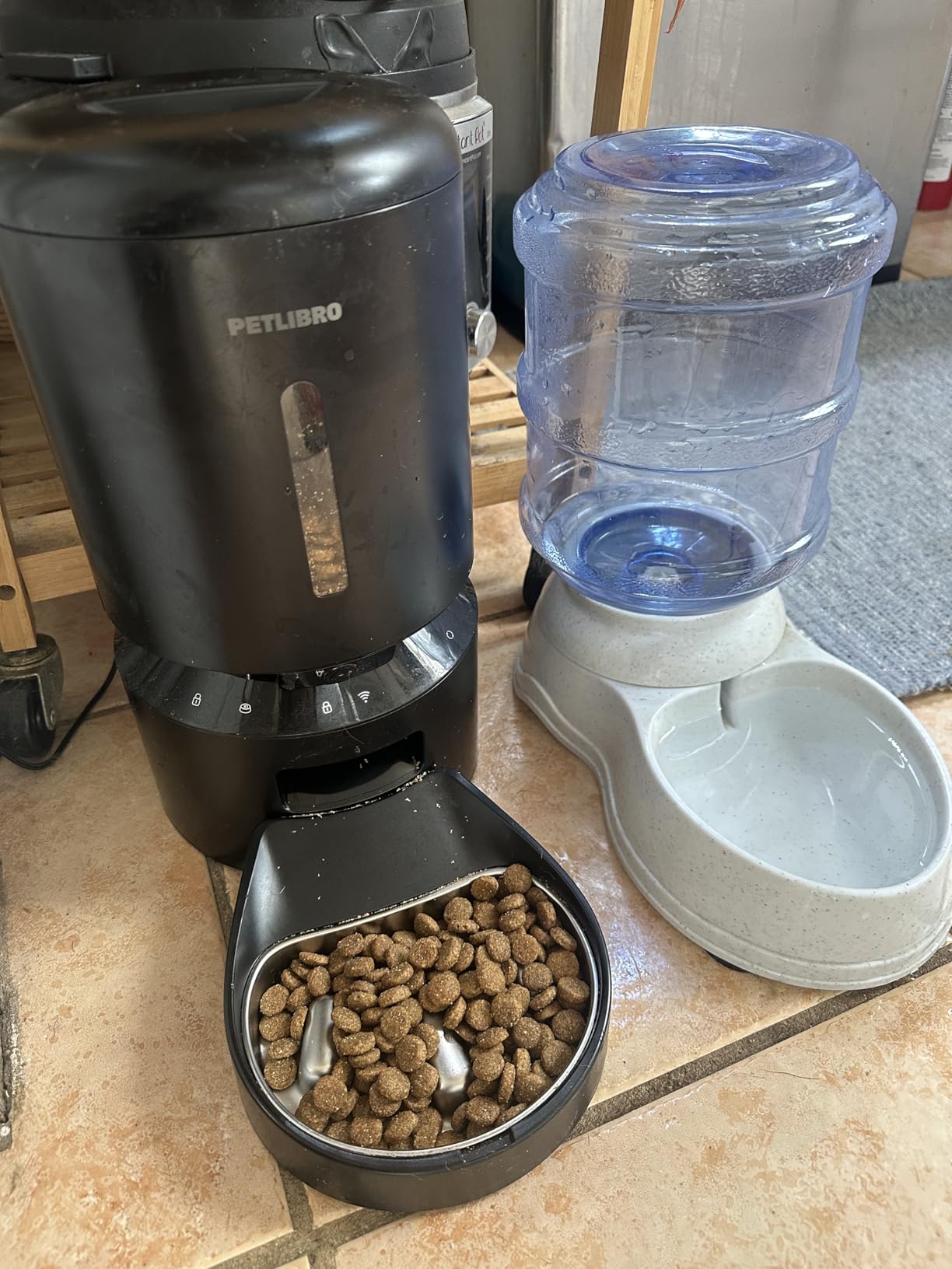 PETLIBRO Automatic Cat Feeder with Camera, 1080P HD & Night Vision, 5GHz/2.4GHz WiFi & Cam Smart Pet Feeder with App Control, 2-Way Audio, Motion Alerts for Cats & Dogs, Stainless Steel Single Tray customer photo 2