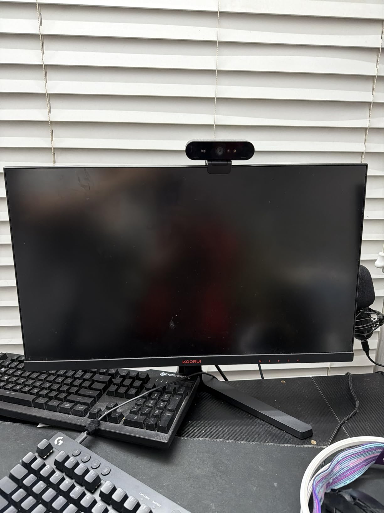 KOORUI 24 Inch Gaming Monitor, 180Hz FHD 1080P VA Display with 3000:1 Contrast, Eye Care, HDMI & VGA, VESA 100x100mm Mountable for Dorm Room, Dual-Screen Setup, PC and Console Gaming customer photo 1