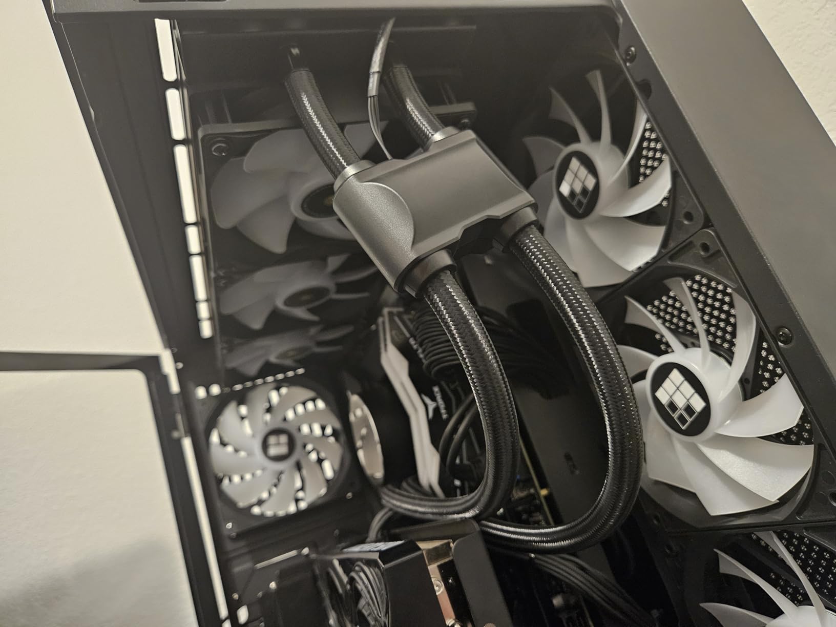 Thermalright Frozen Notte 360 White ARGB V2 Water Cooling CPU Cooler customer photo 1