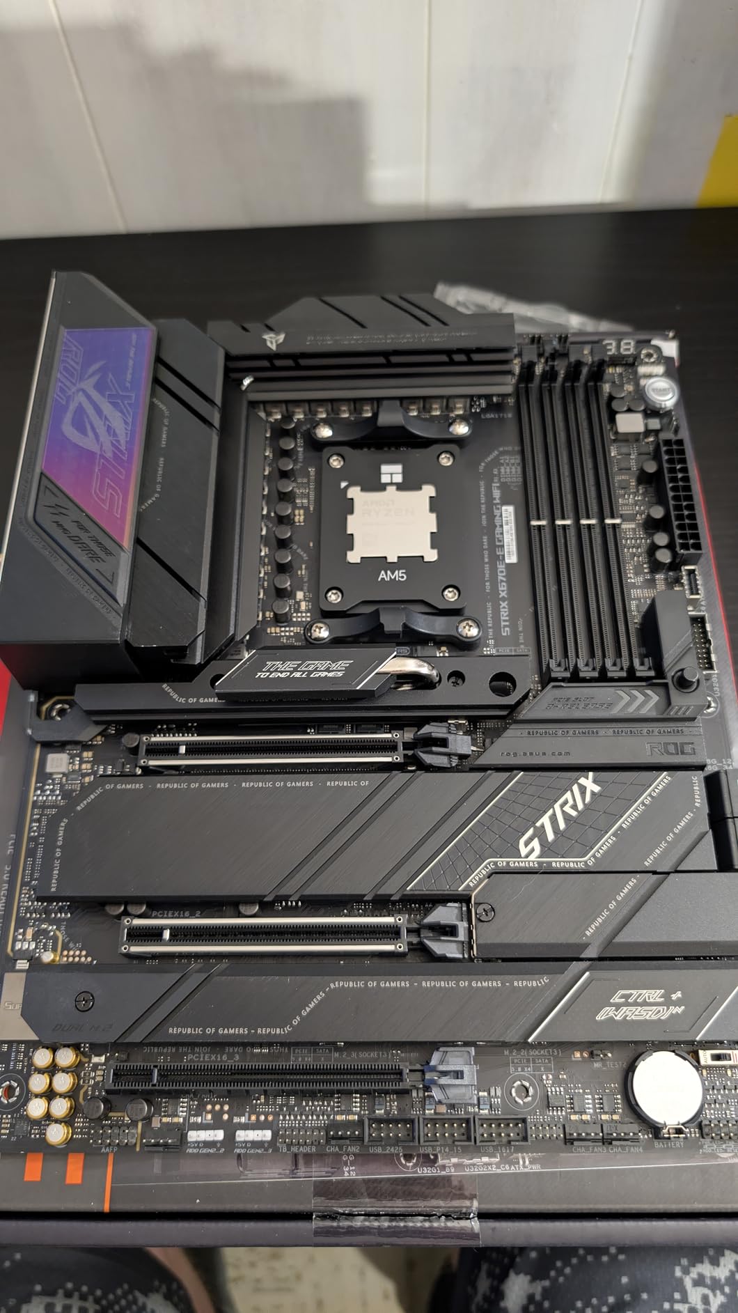 ASUS ROG STRIX X670E-E GAMING WIFI AMD X670 AM5 Ryzen 9000 8000 & 7000 ATX motherboard, 18+2 power stages, DDR5, 4x M.2 slots with heatsink, PCIe 5.0, USB 3.2 Gen 2x2, WiFi 6E, AI Cooling II customer photo 1