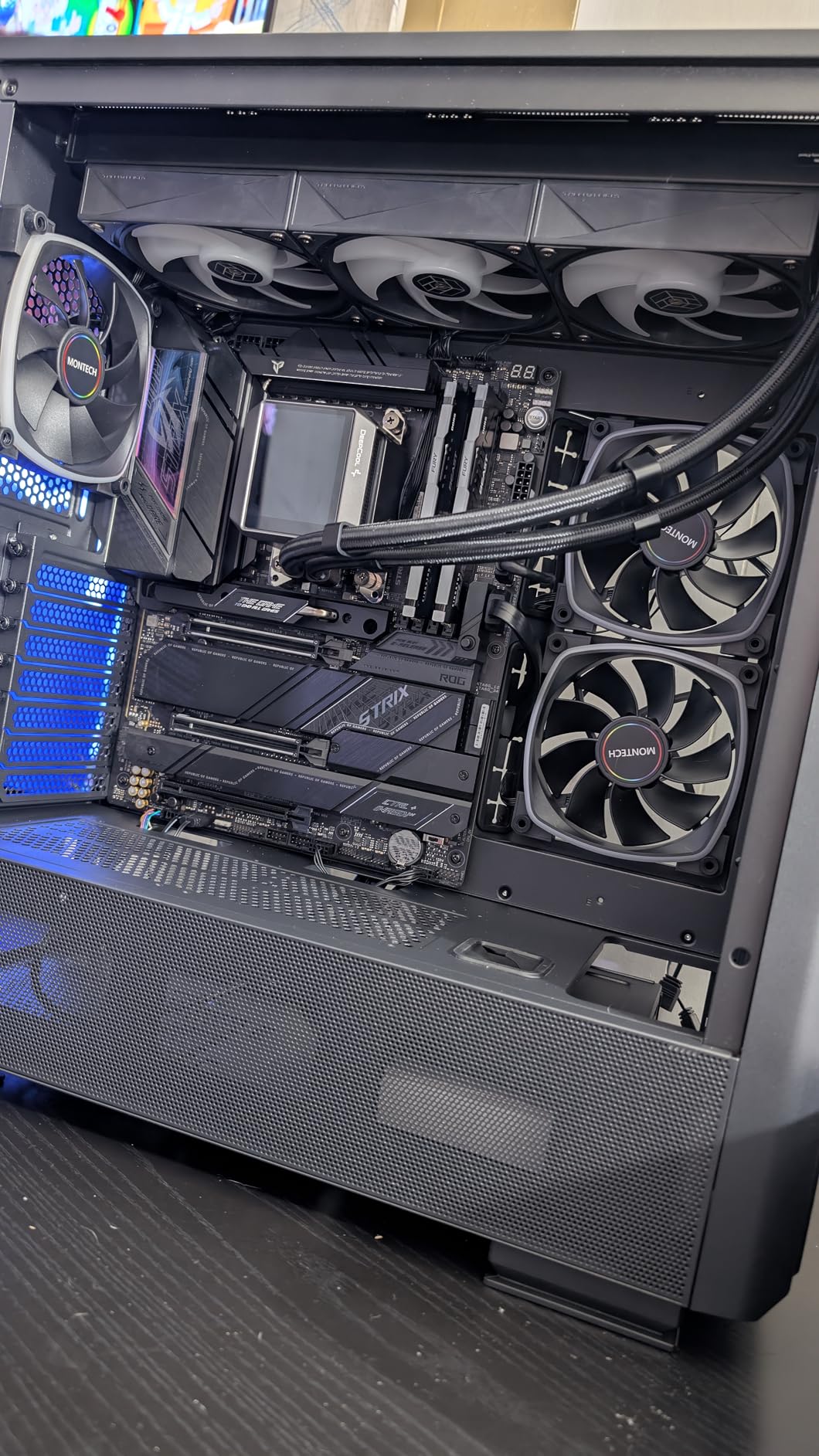 ASUS ROG STRIX X670E-E GAMING WIFI AMD X670 AM5 Ryzen 9000 8000 & 7000 ATX motherboard, 18+2 power stages, DDR5, 4x M.2 slots with heatsink, PCIe 5.0, USB 3.2 Gen 2x2, WiFi 6E, AI Cooling II customer photo 2