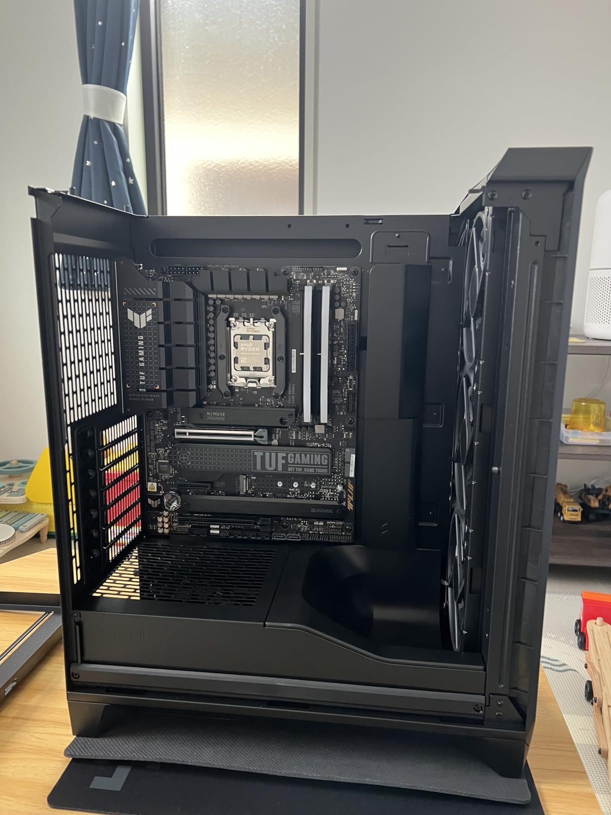 ASUS TUF Gaming X670E-PLUS WiFi 6E Socket AM5 (LGA 1718) Ryzen 7000 ATX Gaming Motherboard (16 Power Stages, PCIe 5.0, DDR5 Memory, Four M.2 Slots, 2.5 Gb LAN, USB 4, Aura RGB Lighting) customer photo 2