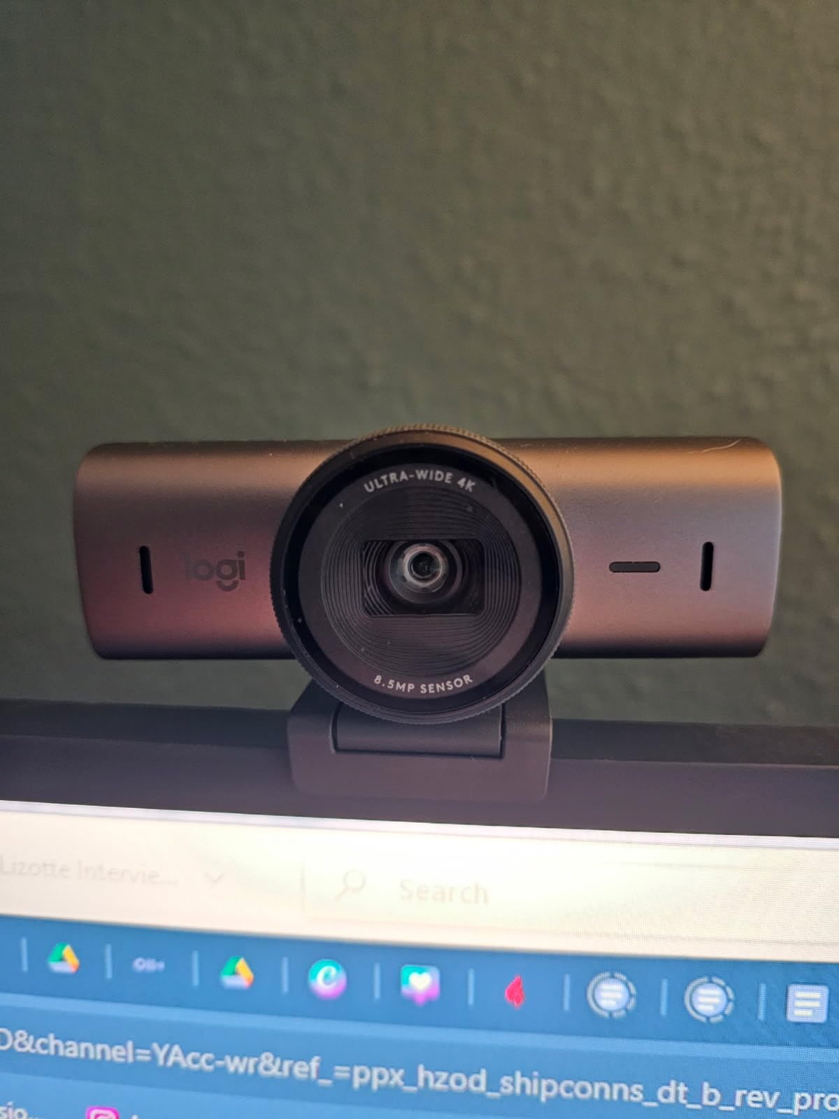 Logitech MX Brio Ultra HD 4K Webcam for Collaboration and Streaming, Graphite customer photo 1