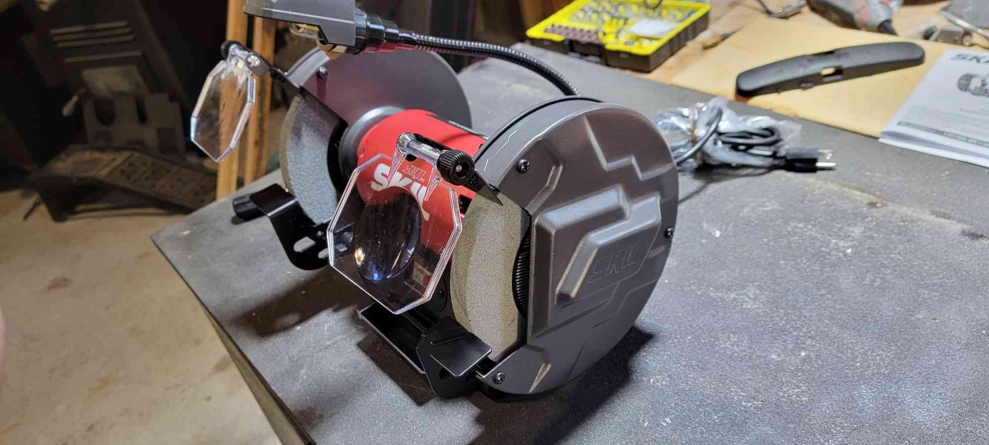 SKIL 3.0 Amp 8 In. Bench Grinder with Built-in Water Cooling Tray & LED Work Light - BI9502-00 customer photo 1