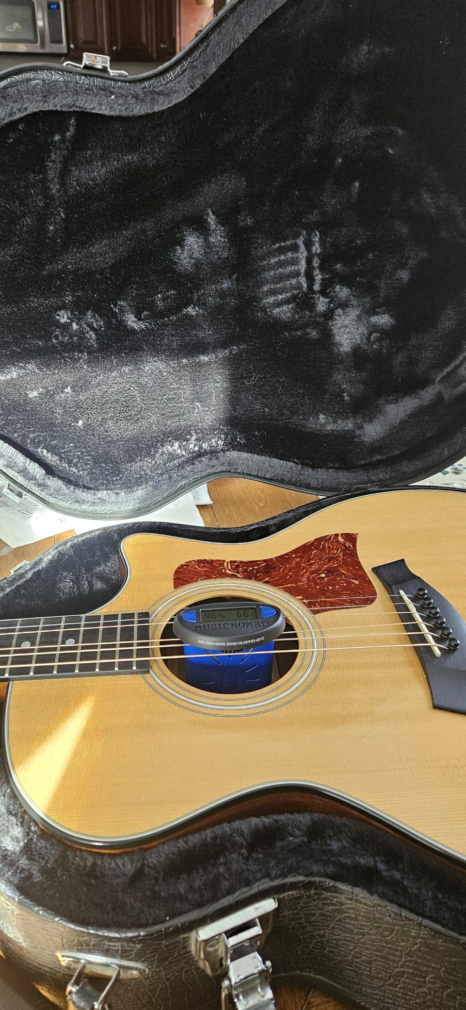 MusicNomad (MN311) The Humitar ONE-Acoustic Guitar Humidifier & Hygrometer customer photo 1