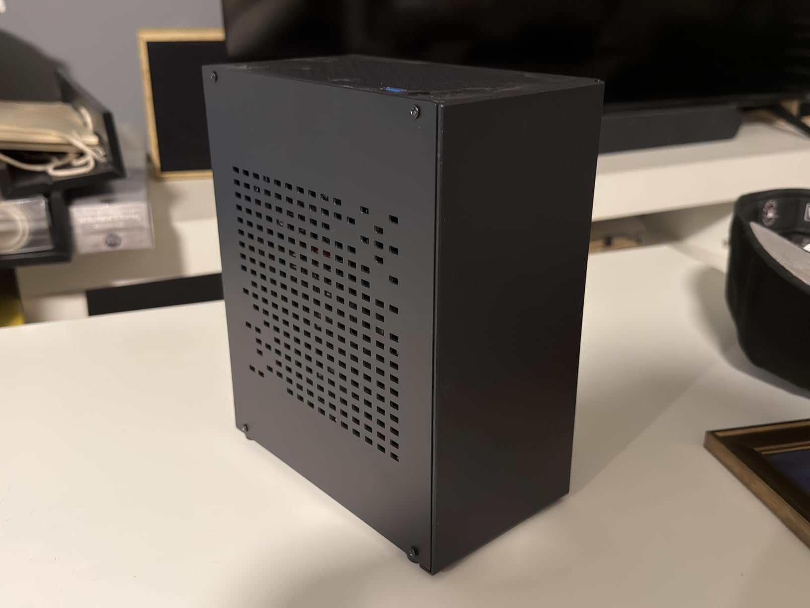 Aluminum Mini ITX Case with PCIe 3.0 Riser, JOYJOM Mini PC Case, SFF Small Form Factor PC Case, TX Computer Gaming Case Supports GPU Graphics Card (Black) customer photo 2
