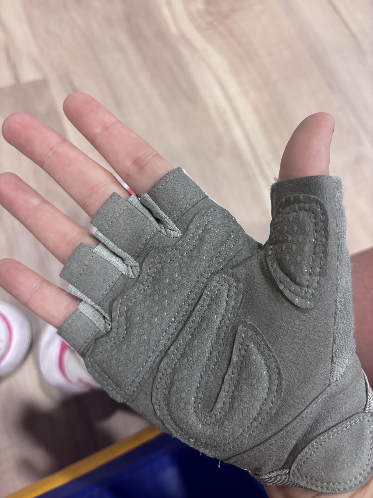 VINSGUIR Workout Gloves for Women and Men, Breathable & Padded Weight Lifting Gloves customer photo 1