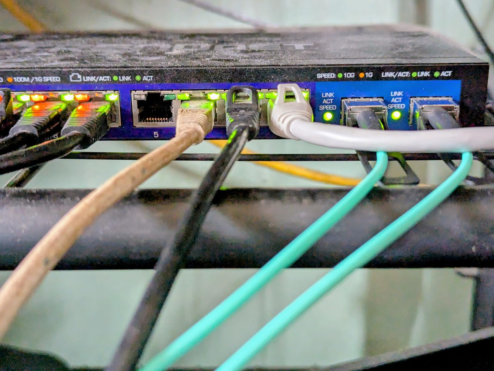 TRENDnet 10-Port Multi-Gig Web Smart Switch, TEG-3102WS | 8 x 2.5GBASE-T Ports, 2 x 10G SFP+ Slots, Ethernet Splitter, Metal Housing, NDAA & TAA Compliant, Lifetime Protection, Black customer photo 1