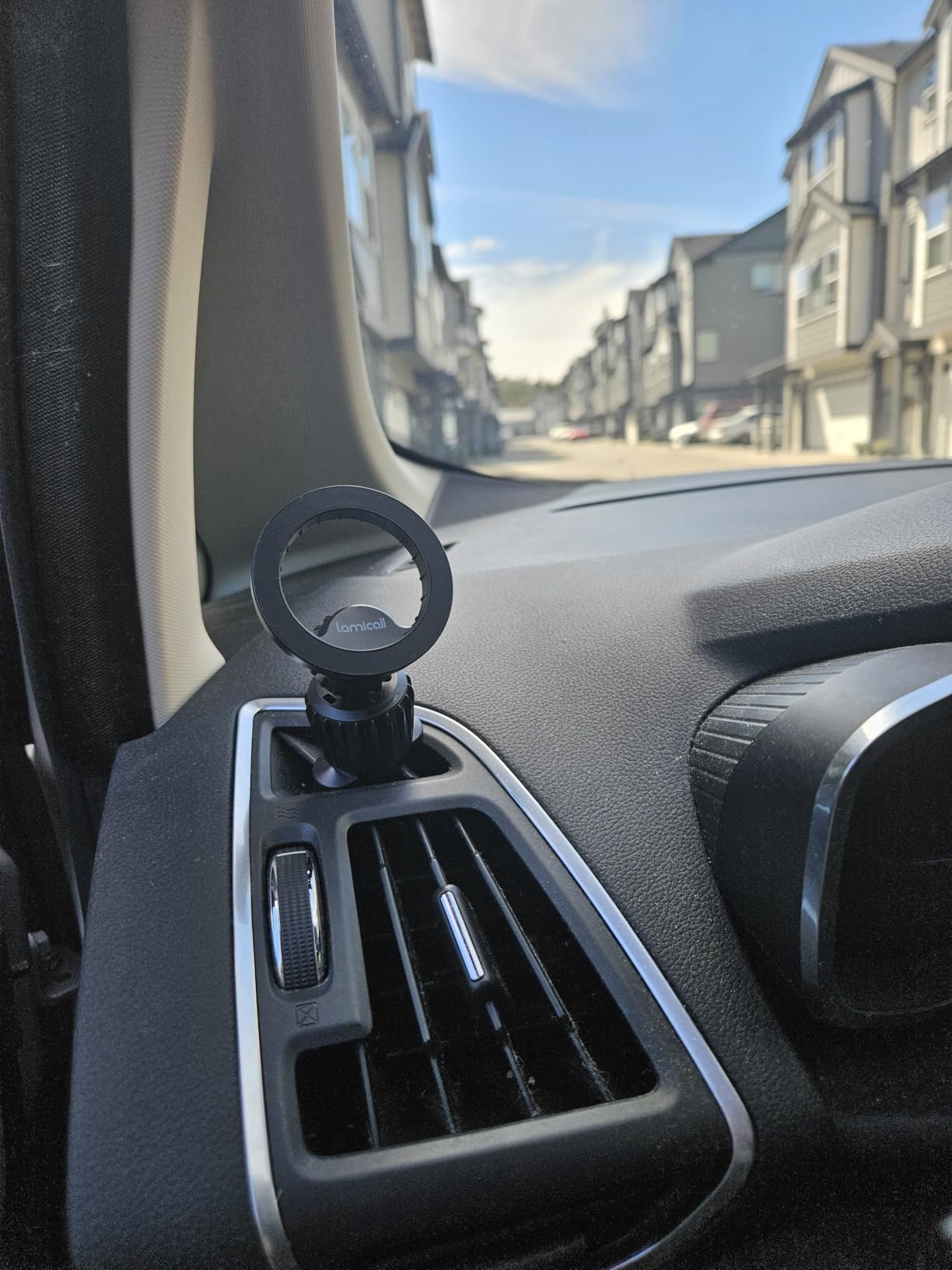 Lamicall for MagSafe Car Mount - [20 Super Magnets] Magnetic Phone Holders for Your Car, Air Vent Phone Holder Car, HandsFree Cell Phone Holder Mount Accessories for Women Men fit iPhone 17 16 Pro Max customer photo 1