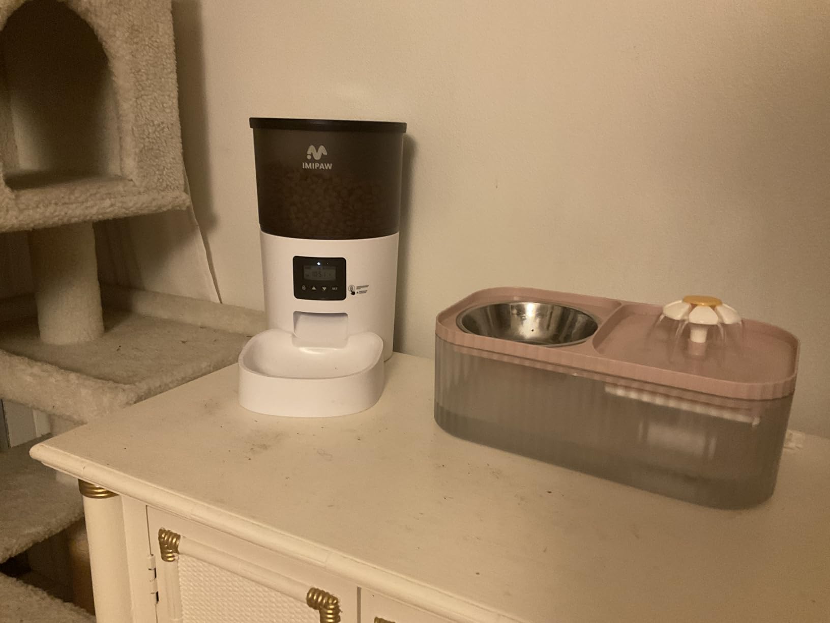 IMIPAW Automatic Cat Feeders, Timed Cat Dry Food Dispenser with Desiccant Bag, Dual Power Supply, Programmable Portion Size, 6 Meals, 20 Portions Per Day, Auto Pet Feeder for Cats and Small Dog, White customer photo 2