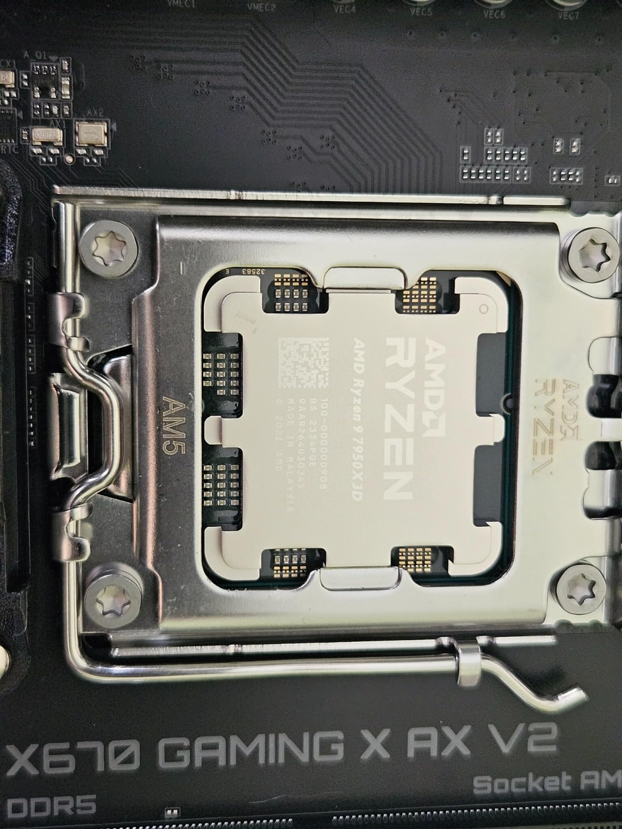 AMD Ryzen 9 7950X3D 16-Core, 32-Thread Desktop Processor customer photo 1