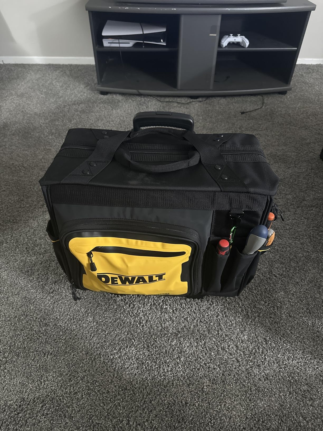 DEWALT 18 Inch Rolling Tool Storage Bag with 27 Pockets (DWST560107) customer photo 1