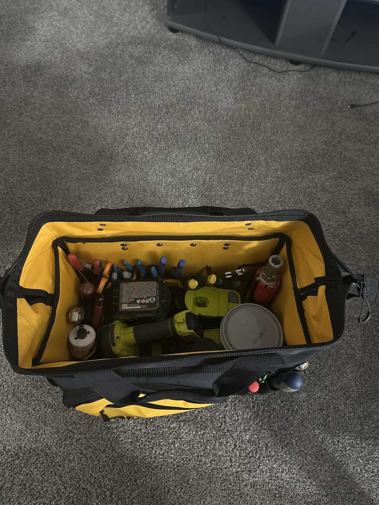 DEWALT 18 Inch Rolling Tool Storage Bag with 27 Pockets (DWST560107) customer photo 2
