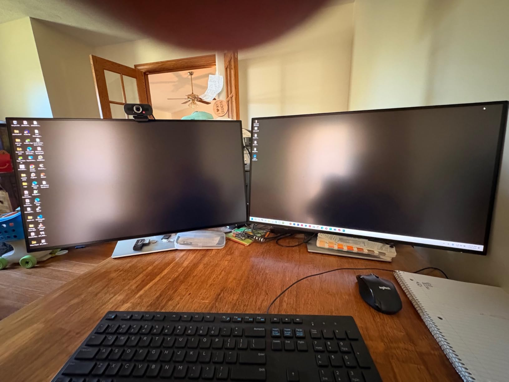 Dell UltraSharp U2723QE - LED Monitor - 27-3840 x 2160 4K, 4K UHD WLED LCD Monitor with USB-C Hub and Daisy Chain Support customer photo 1