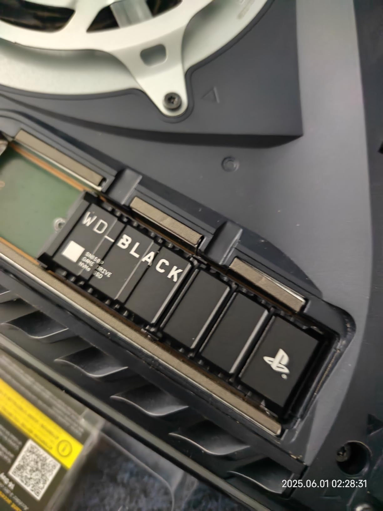WD_BLACK 1TB SN850P NVMe M.2 SSD Officially Licensed Storage Expansion for PS5 Consoles, up to 7,300MB/s, with heatsink customer photo 2